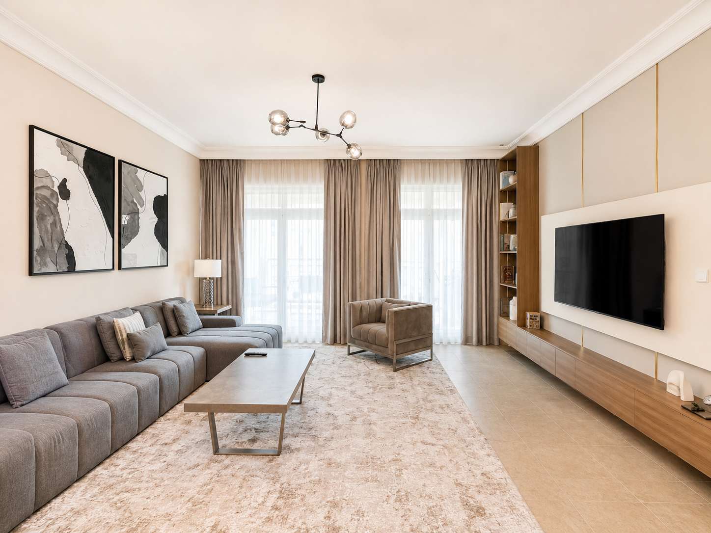 Newly Renovated Spacious Beachfront 2 Bed in Palm Jumeirah - Image 1