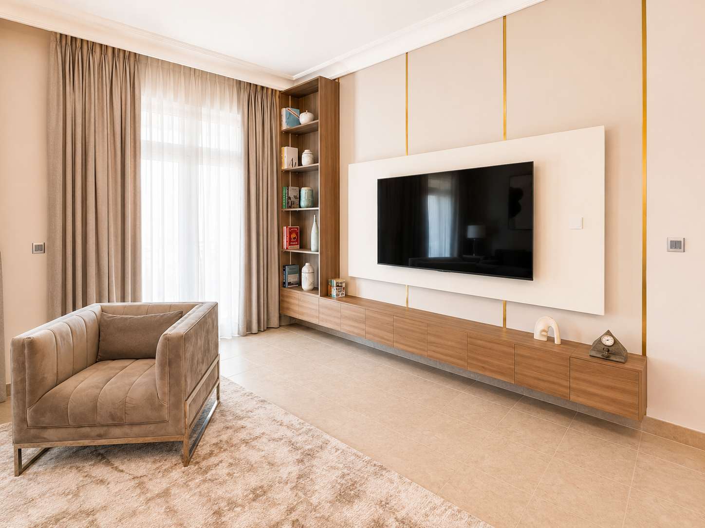 Newly Renovated Spacious Beachfront 2 Bed in Palm Jumeirah - Image 2