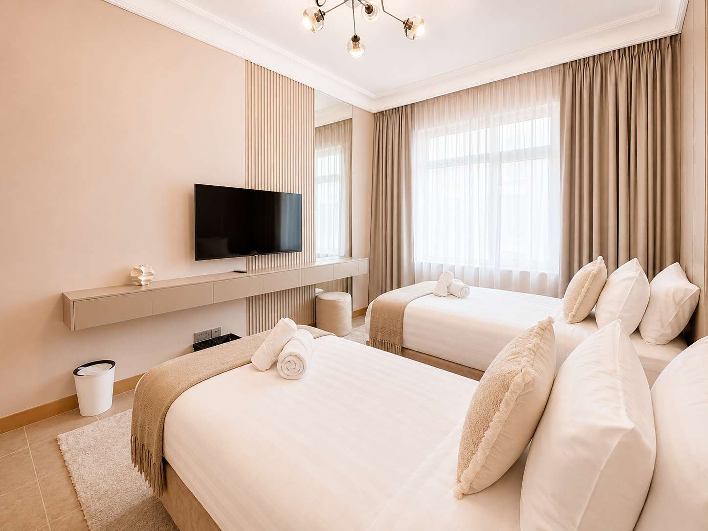 Newly Renovated Spacious Beachfront 2 Bed in Palm Jumeirah - Image 23