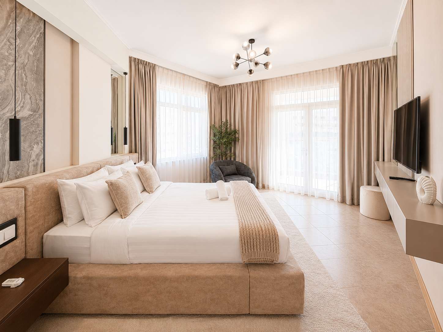 Newly Renovated Spacious Beachfront 2 Bed in Palm Jumeirah - Image 11