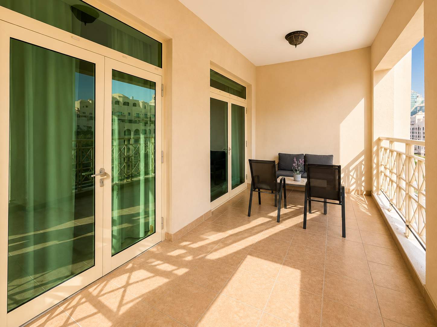 Newly Renovated Spacious Beachfront 2 Bed in Palm Jumeirah - Image 32
