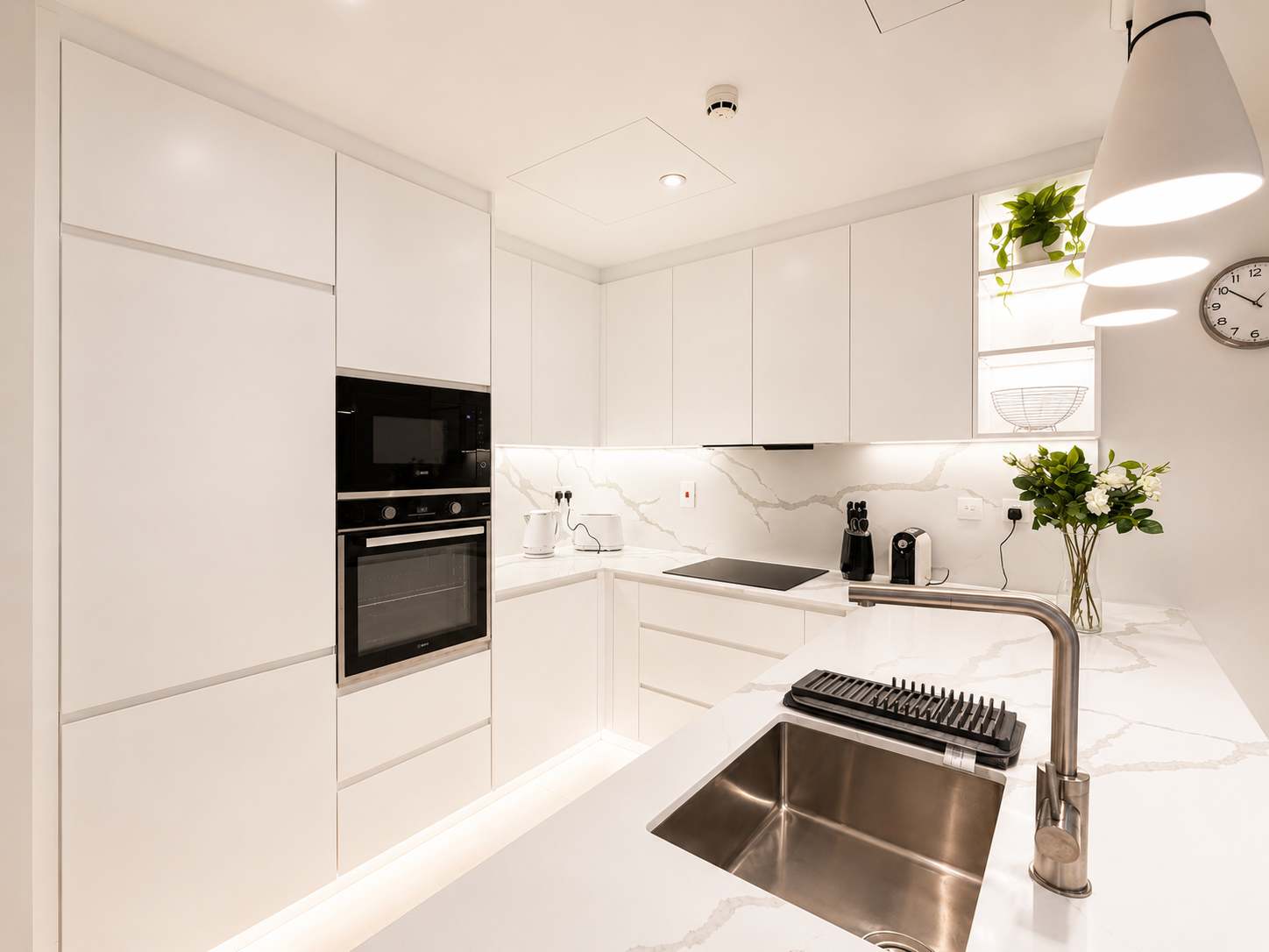 Elegant 3BR Apartment in Dubai Greens with Garden View - Image 9