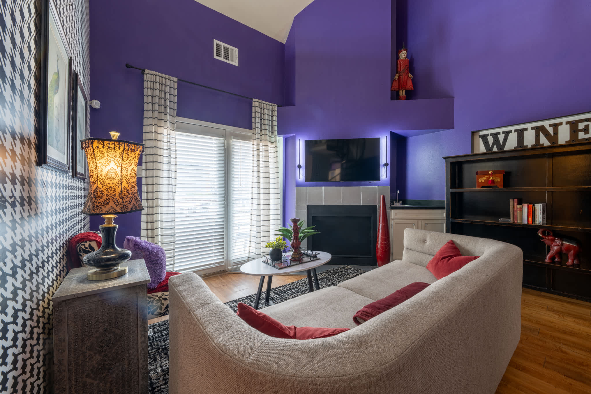 Stylish 3BR Loft in Austin with Balcony