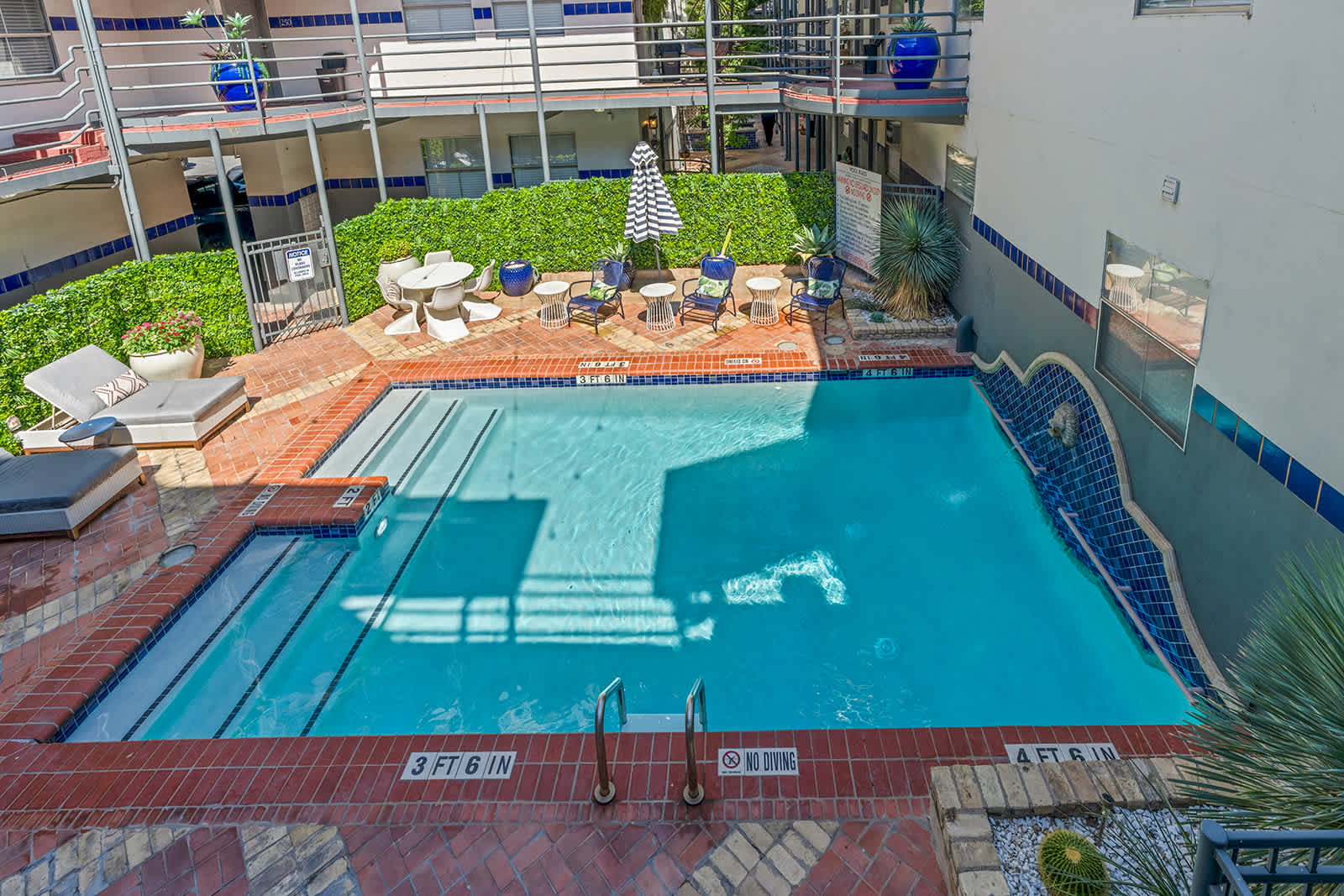 Stylish 3BR Loft in Austin with Balcony