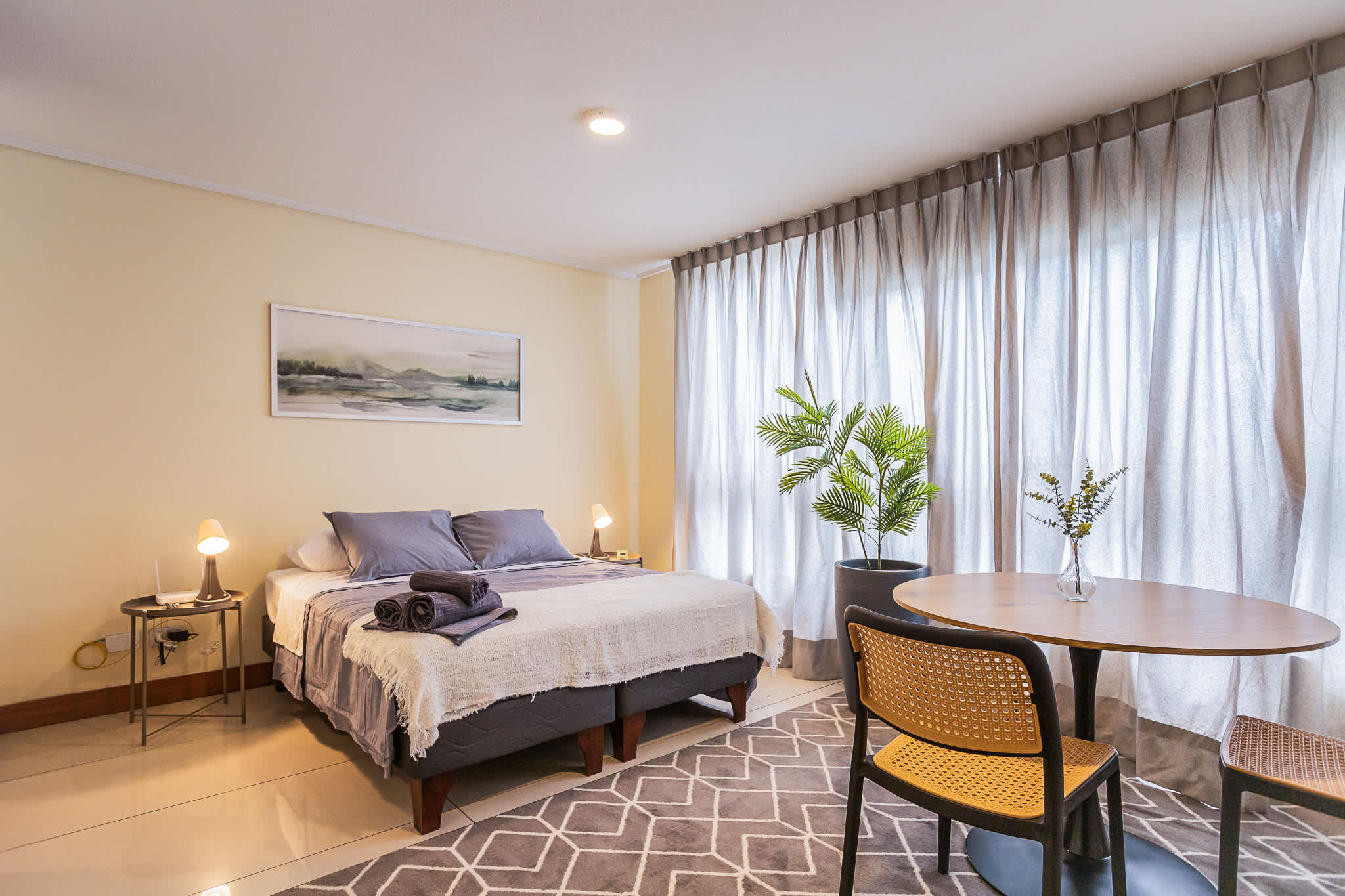 Studio in Las Condes: Pool, Gym & Prime Location!
