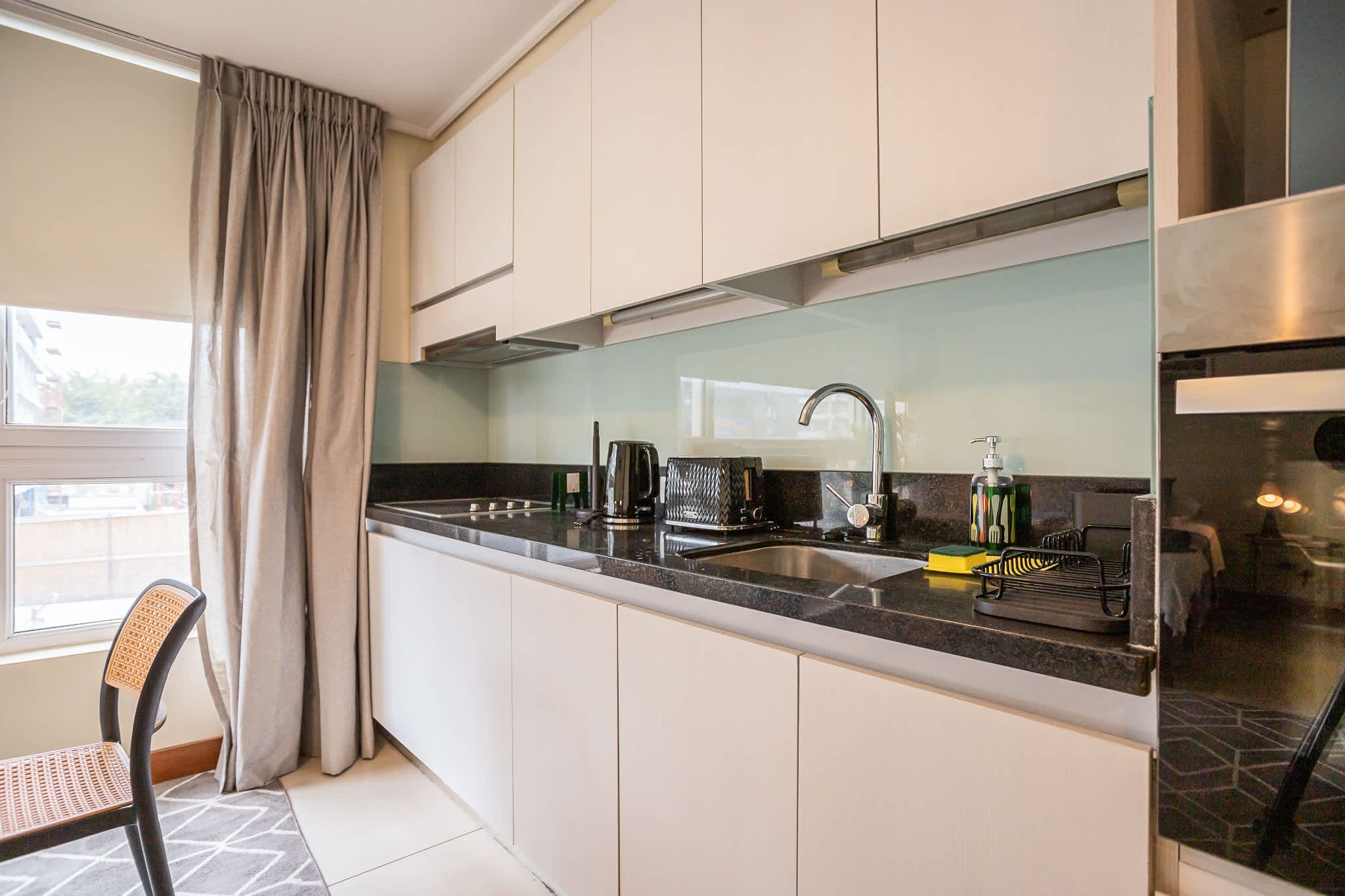 Studio in Las Condes: Pool, Gym & Prime Location!