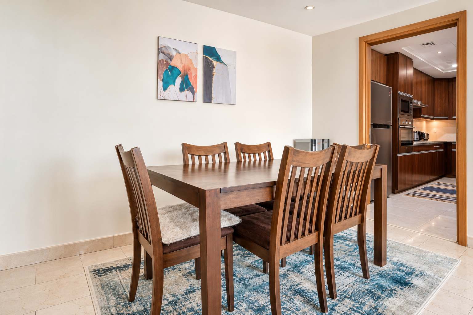 Dubai Marina Luxury: 3BR Apartment with Pool & Gym - Image 7