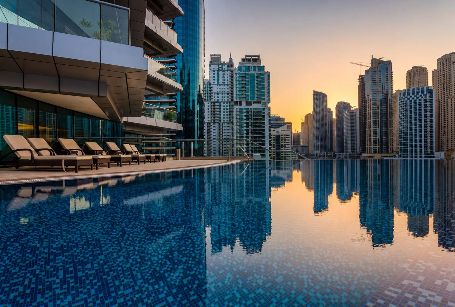 Dubai Marina Luxury: 3BR Apartment with Pool & Gym - Image 29