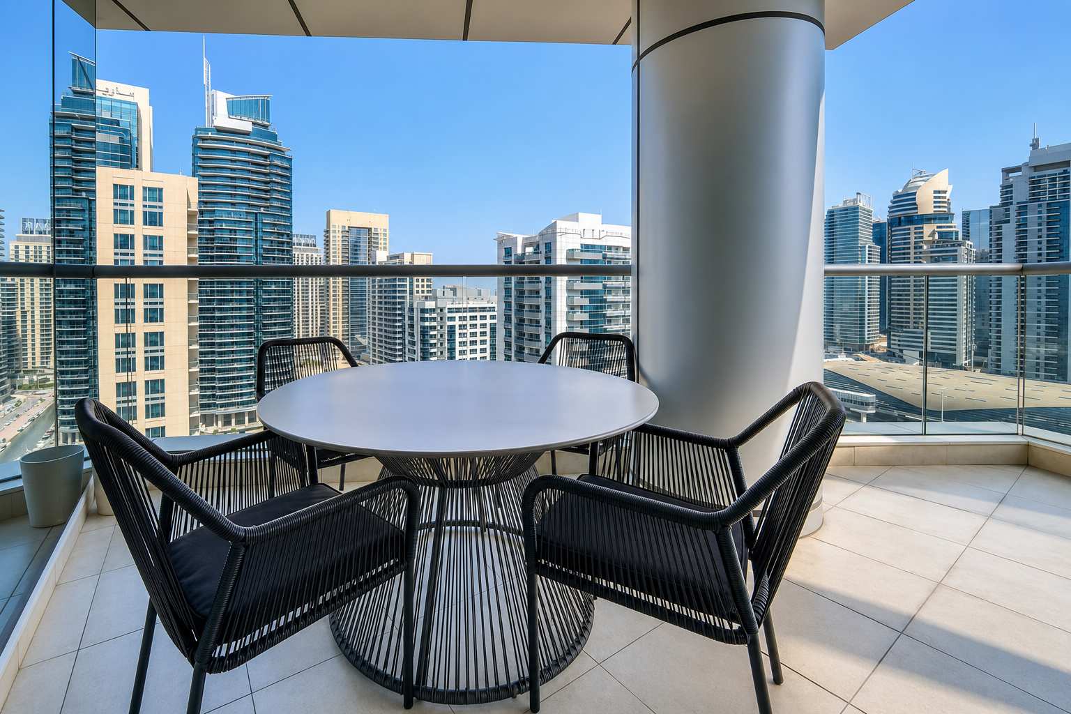 Dubai Marina Luxury: 3BR Apartment with Pool & Gym - Image 27