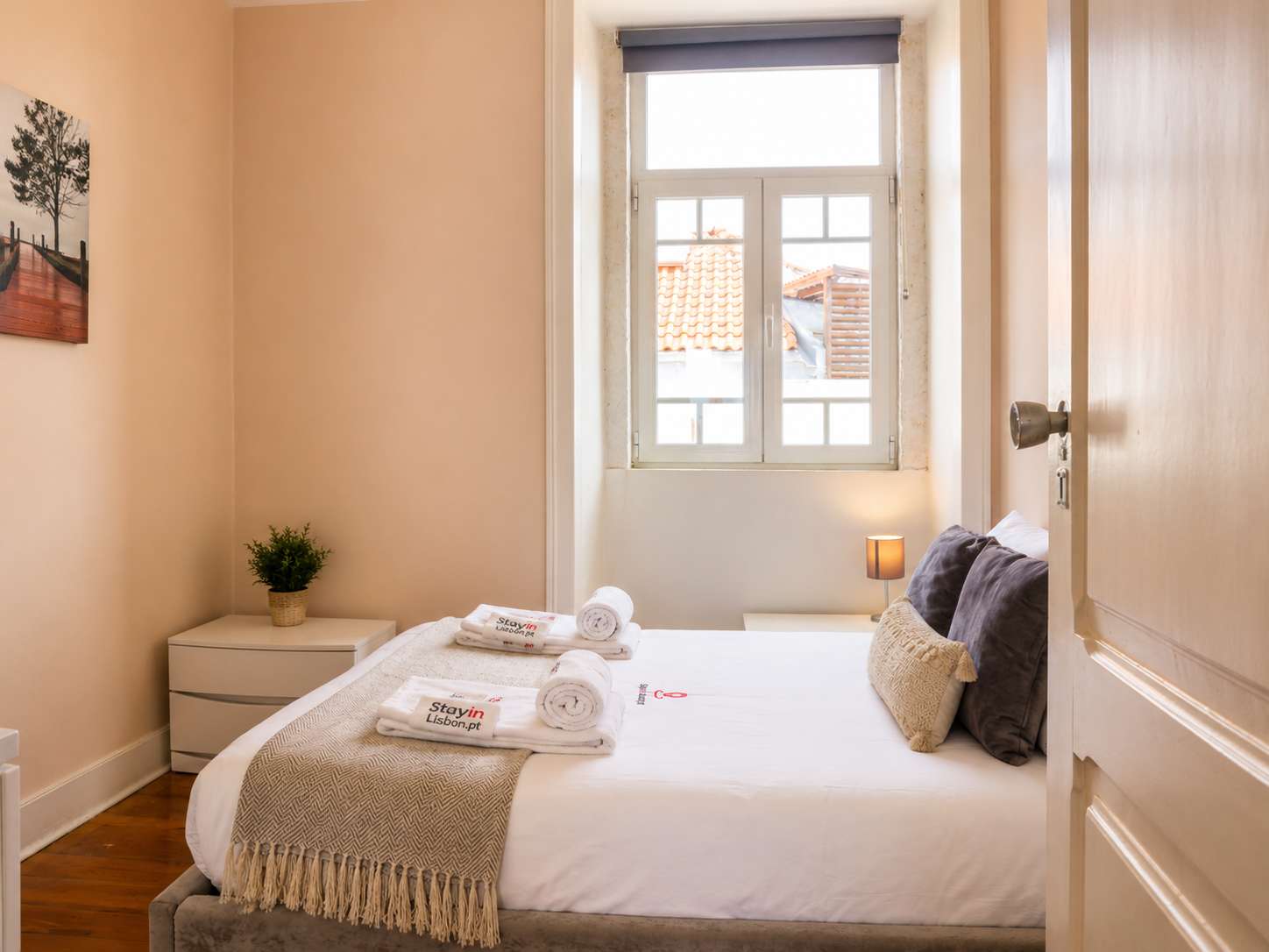 Airy Lapa 2 BR River and Bridge Views AC