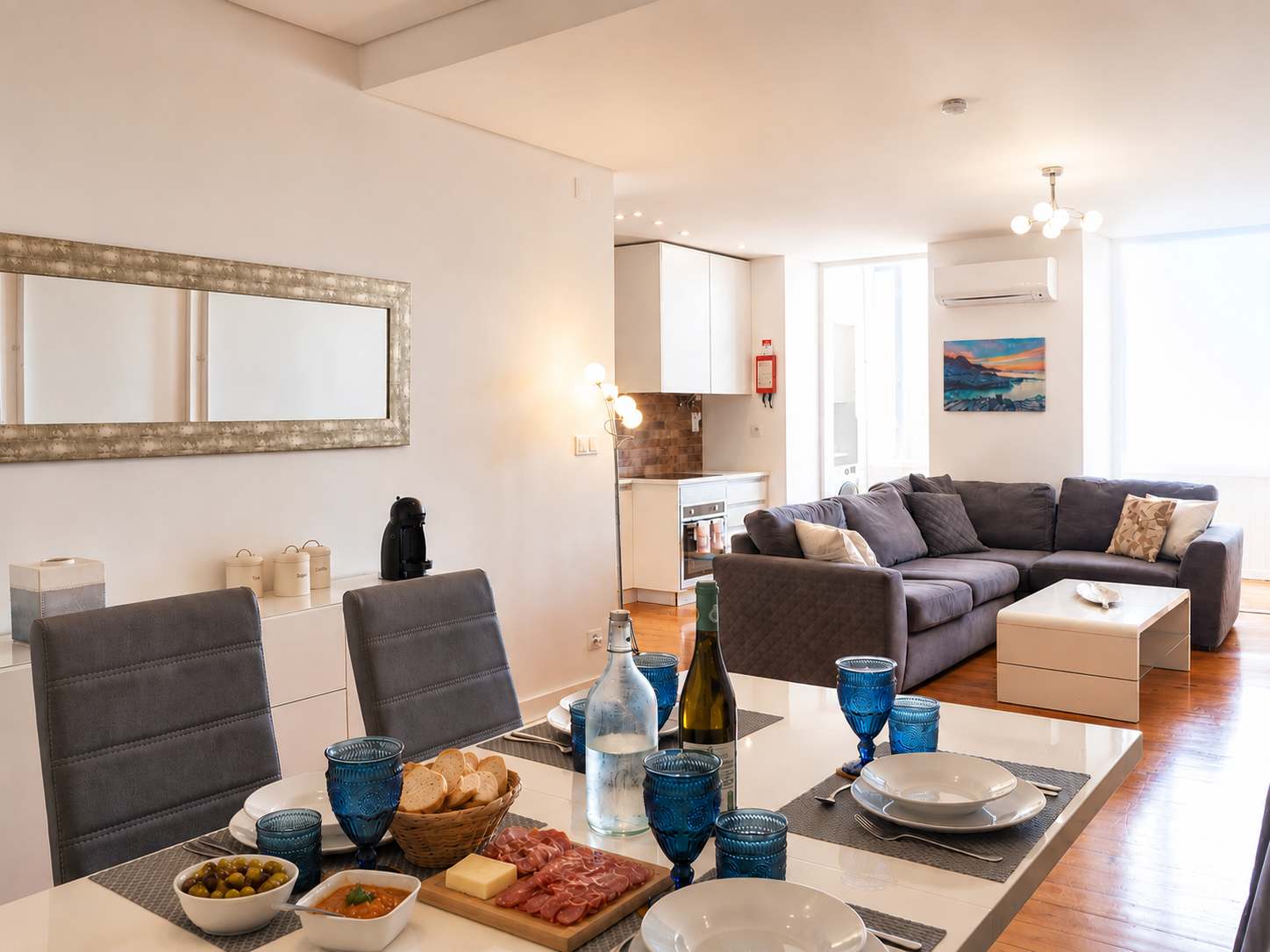 Airy Lapa 2 BR River and Bridge Views AC