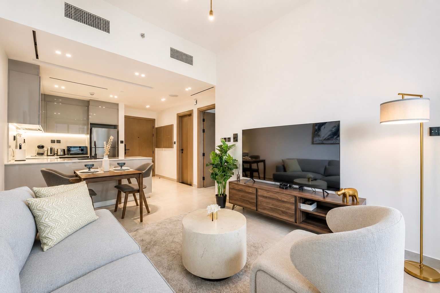 Bingatti Canal 1BR Apartment with Gym & Views - Image 3