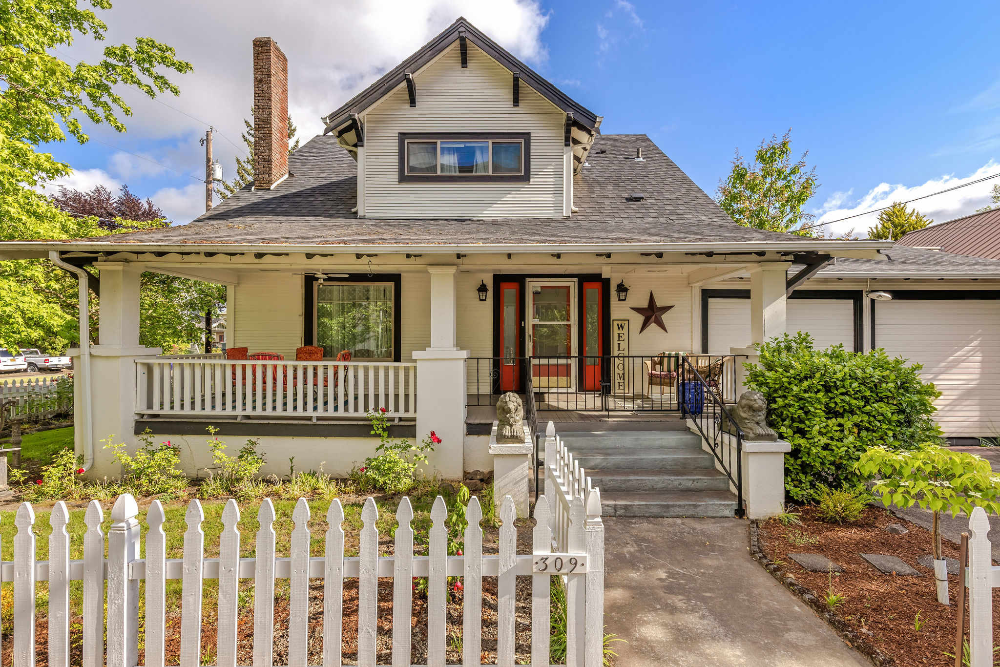 5th St Bungalow - Historic Charm Near 3rd St - McMinnville, OR