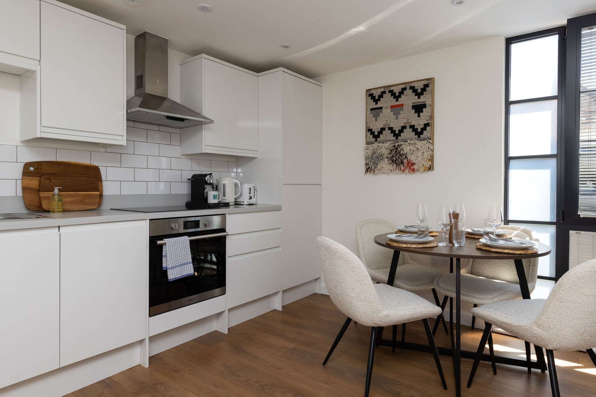 Stylish Central Chichester Flat Near Station