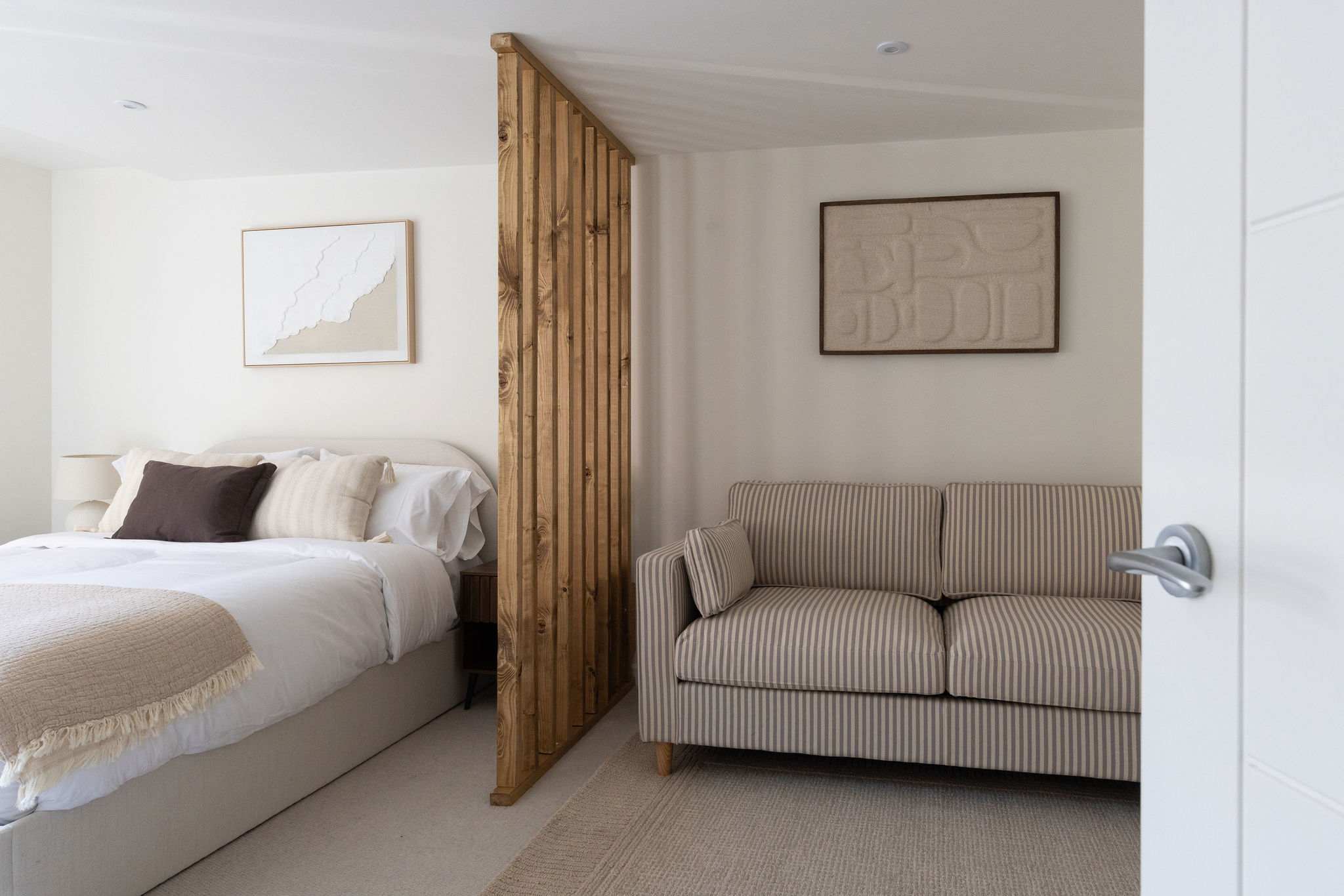 Spacious family-friendly bedroom with cosy seating, ideal for groups enjoying a stylish city break.
