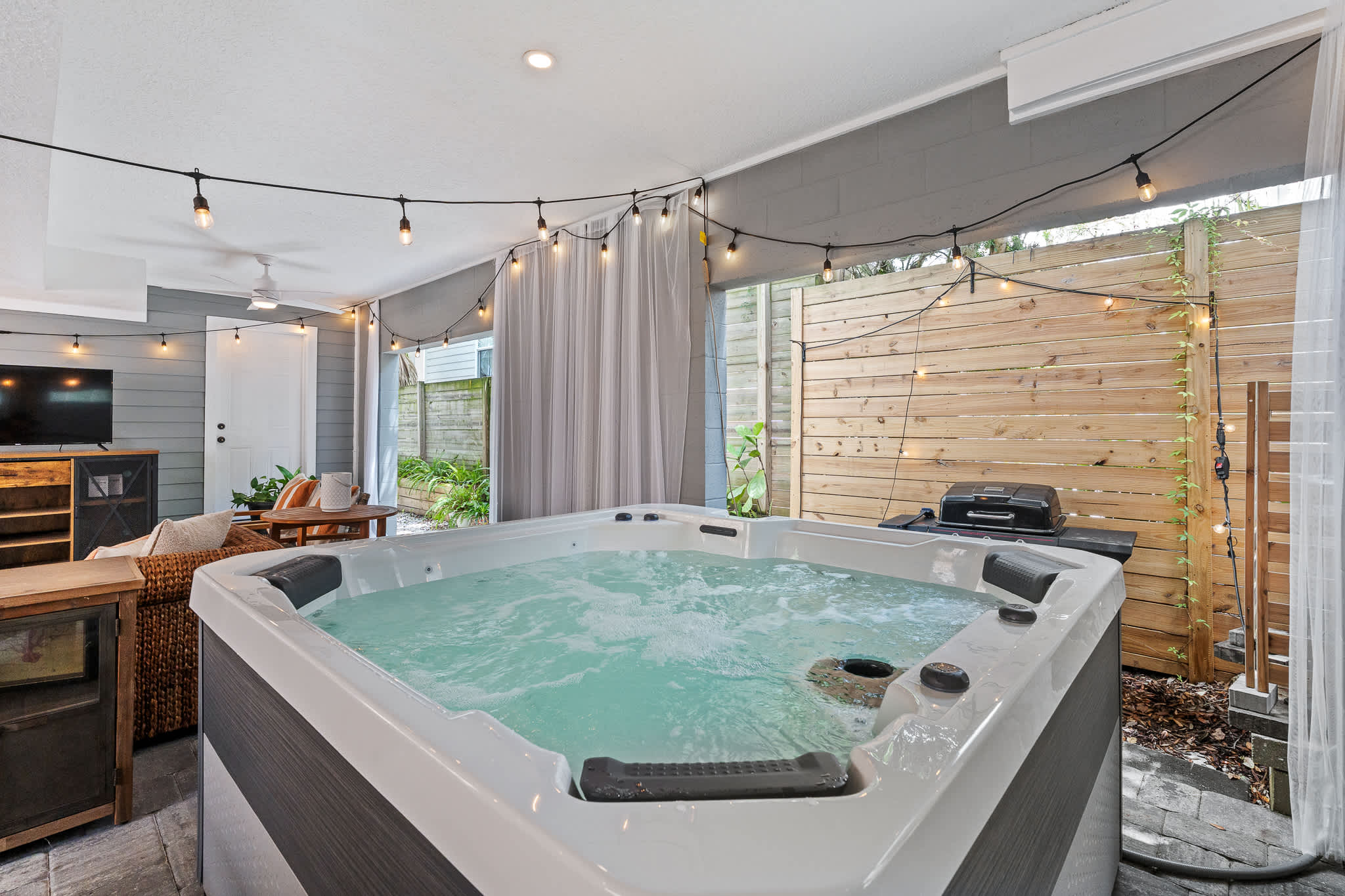 The Cottage Nook l Hot Tub l Mins to DNTN  — photo 17