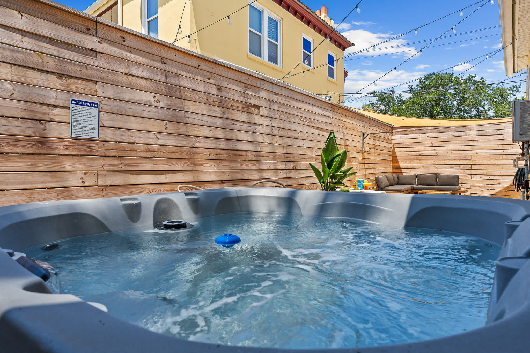 Citrus Hideaway l Hot Tub l 1 Block to Downtown