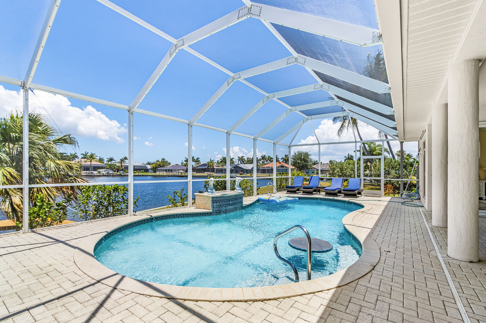 Snowbird friendly retreat; private heated pool & dog friendly