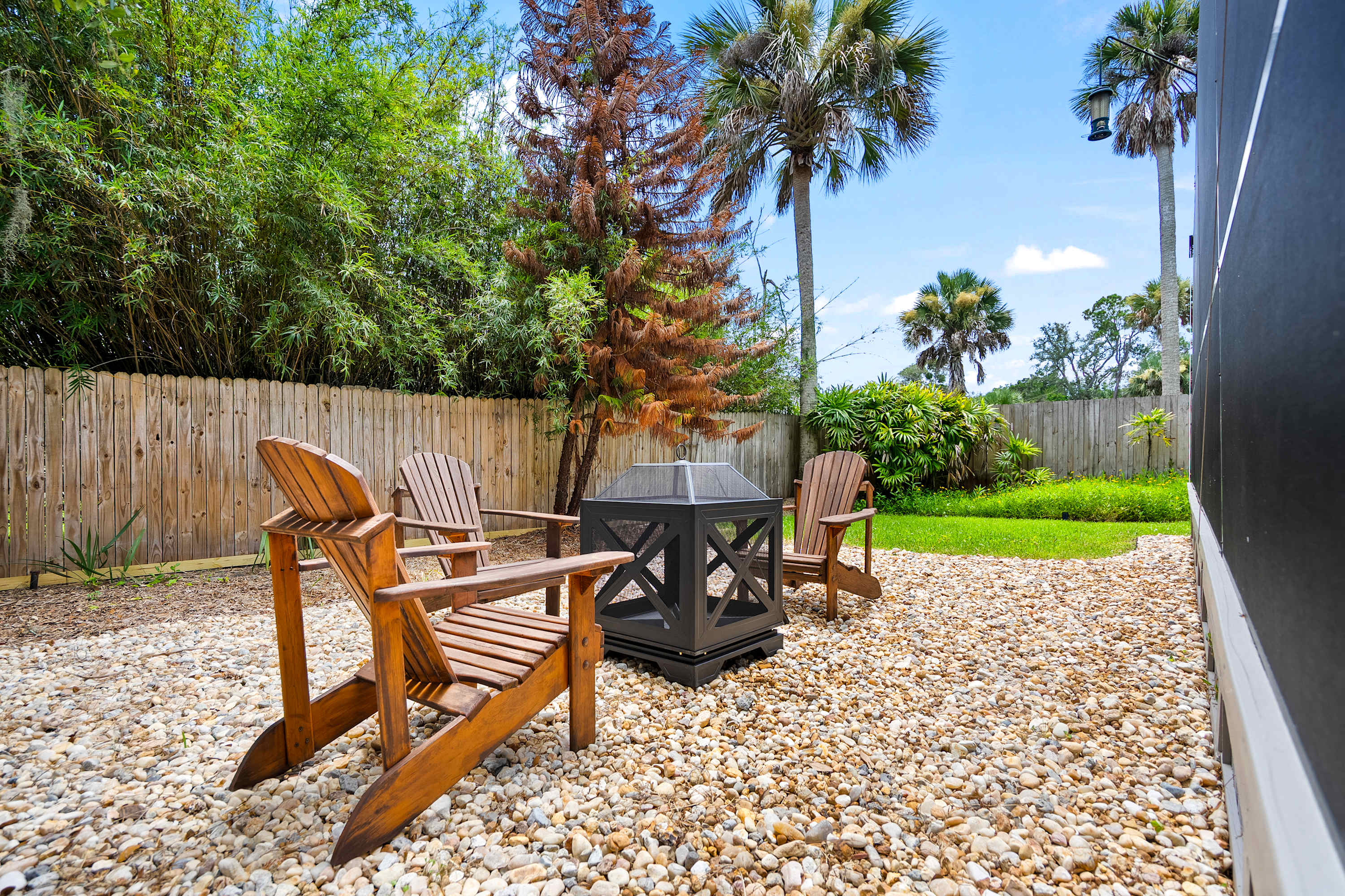 Family Friendly, Pizza Oven & BBQ, Near Downtown