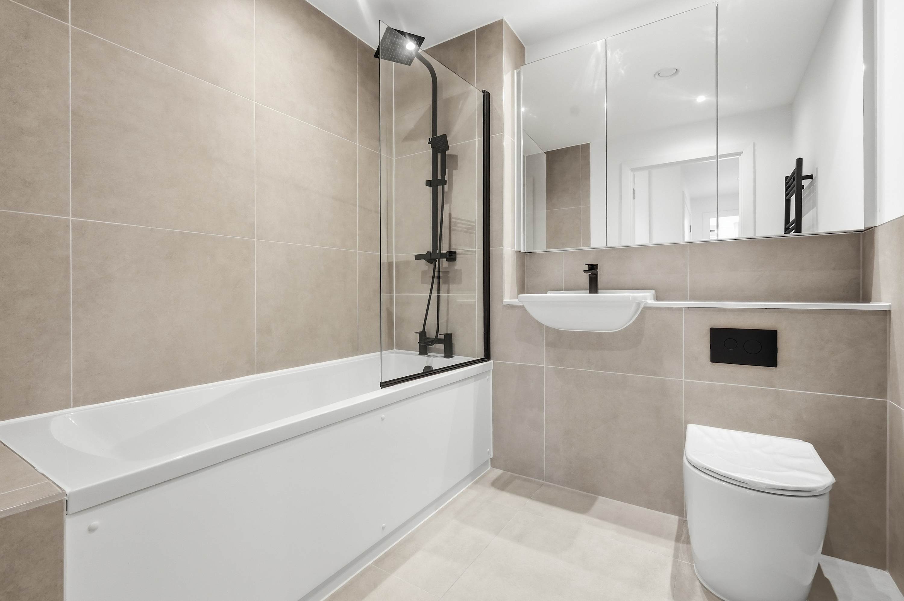 1-Min to Limehouse, Modern Apartment w/ Full