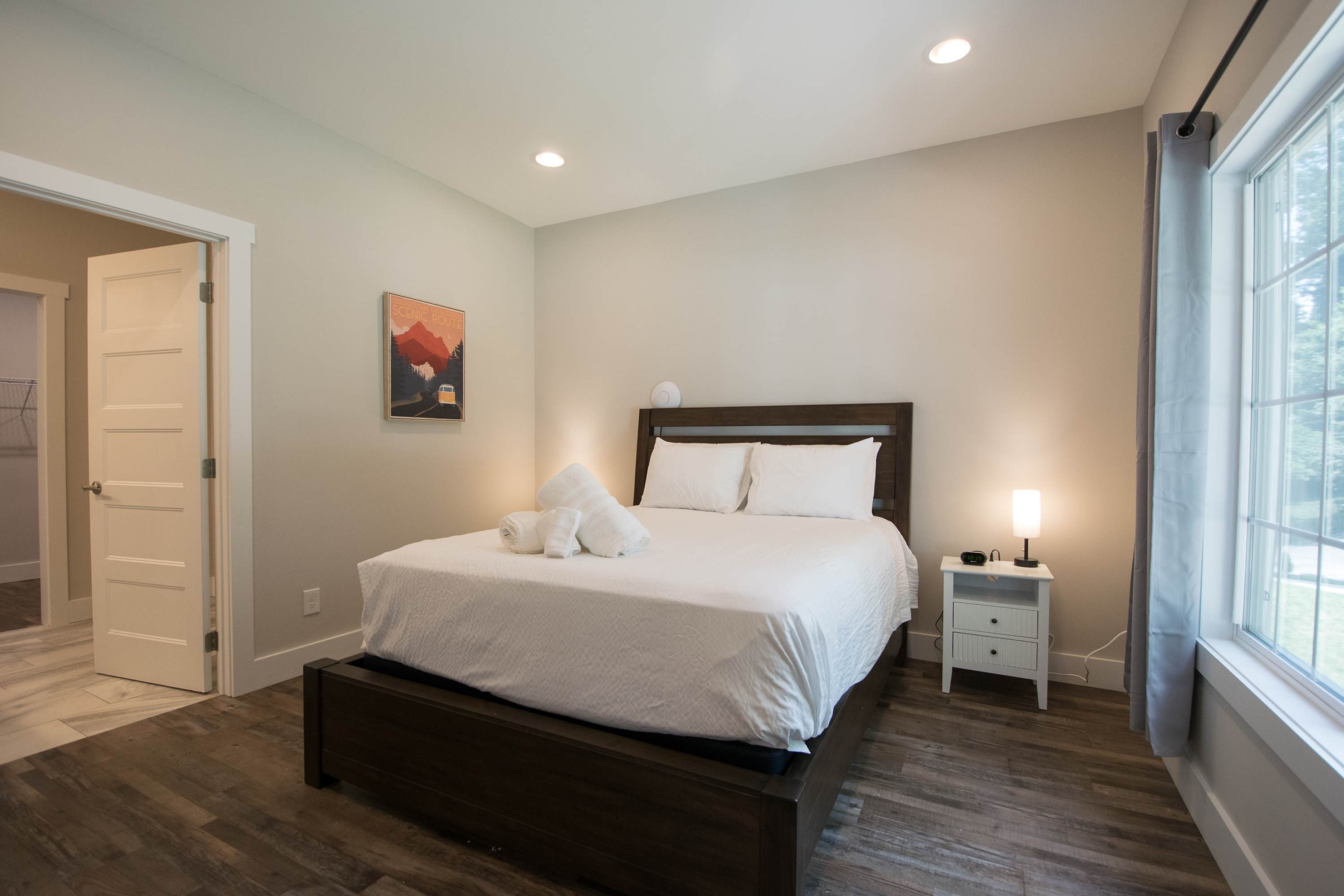 Modern Upper Retreat II | 2 Suites + Free Tix