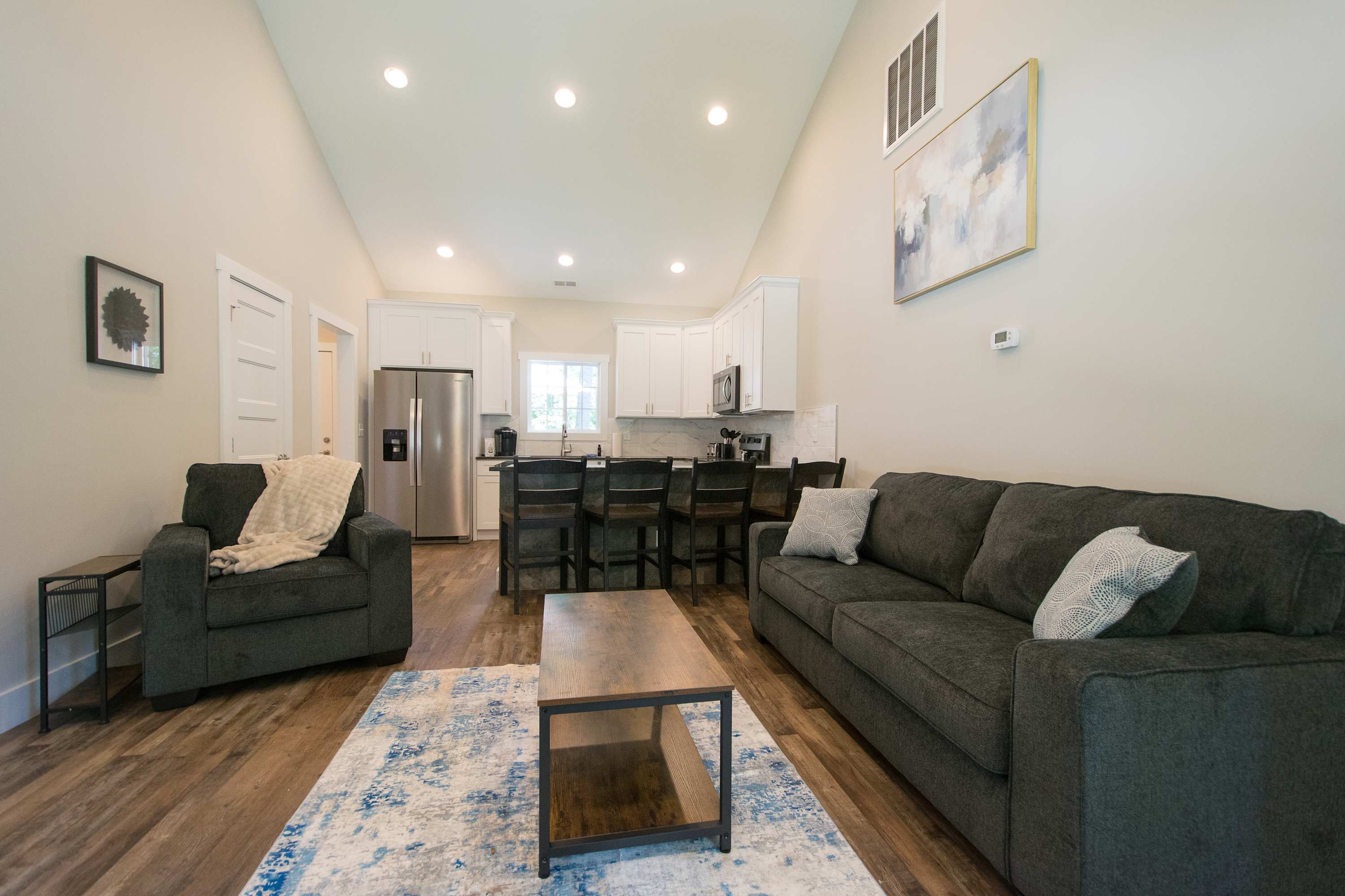Modern Upper Retreat II | 2 Suites + Free Tix