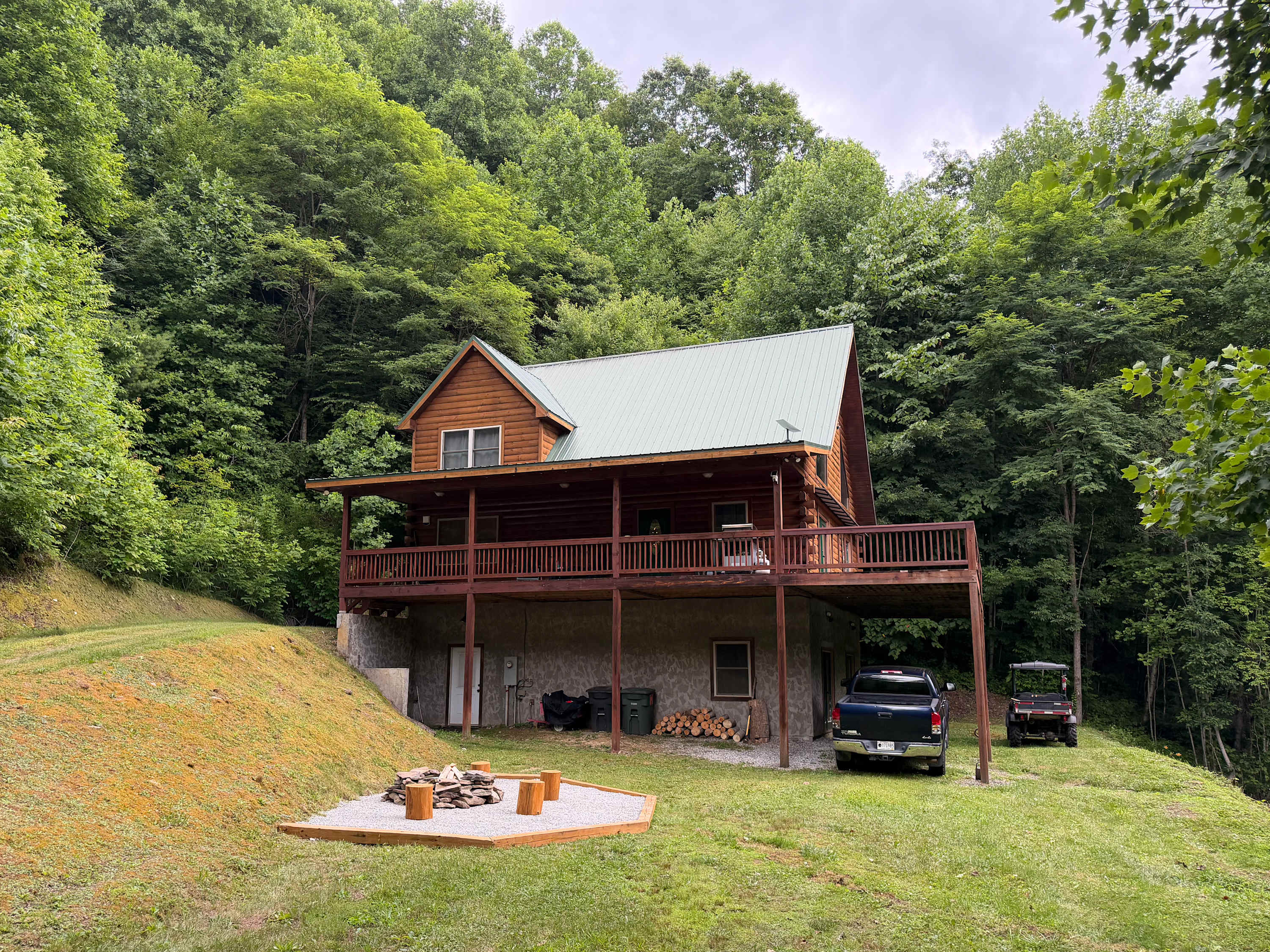Misty Ridge - creek-front, fireplace, pool table