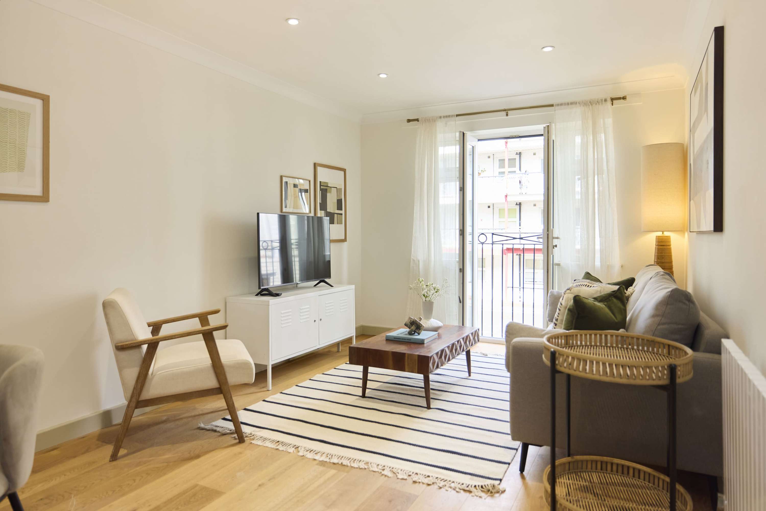 First Act on Fulham Road in Flat 505, Sir Oswald Stoll Mansions, 446 Fulham Road SW6 1DS - Property image 3 - VivreStays