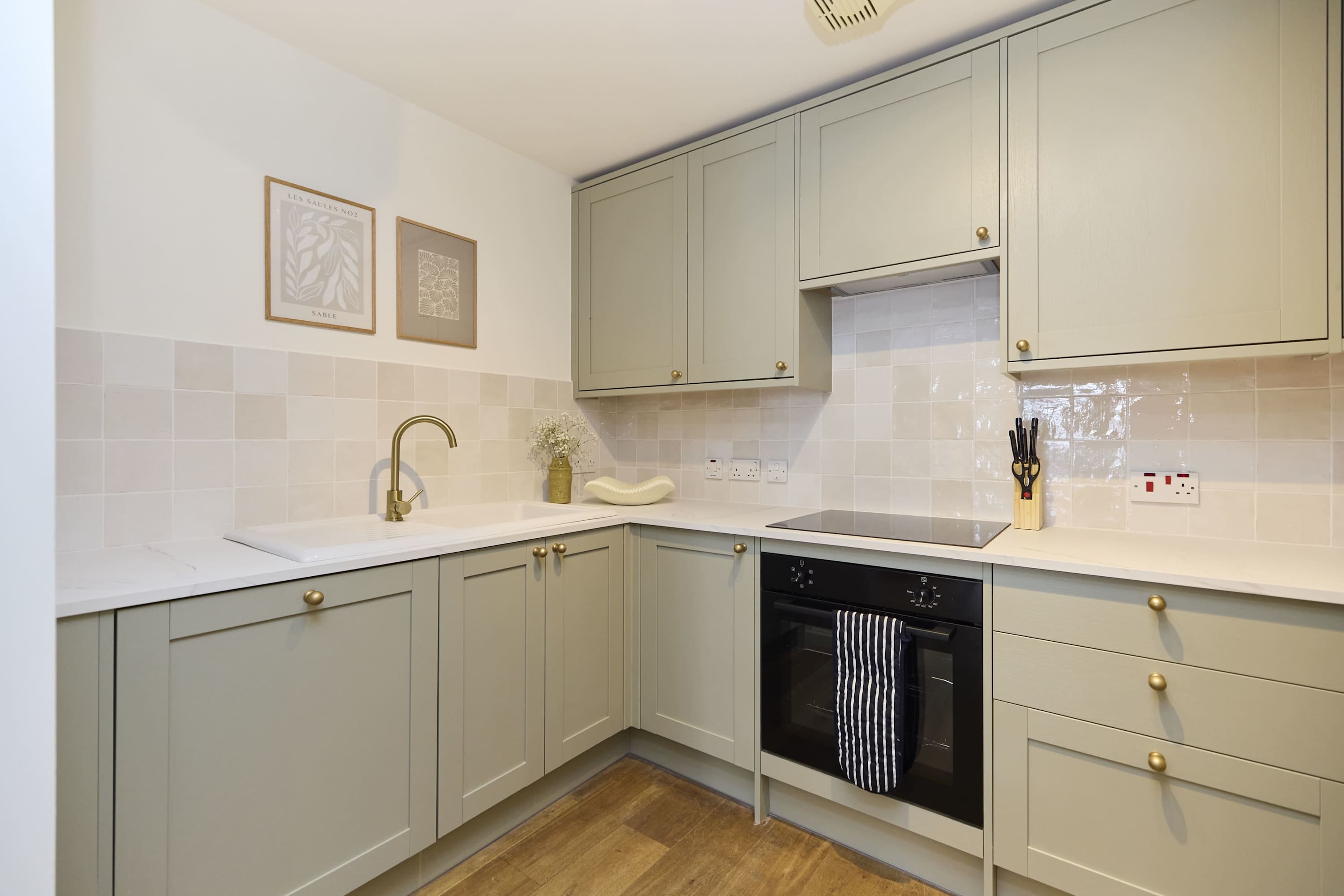 First Act on Fulham Road in Flat 505, Sir Oswald Stoll Mansions, 446 Fulham Road SW6 1DS - Property image 7 - VivreStays
