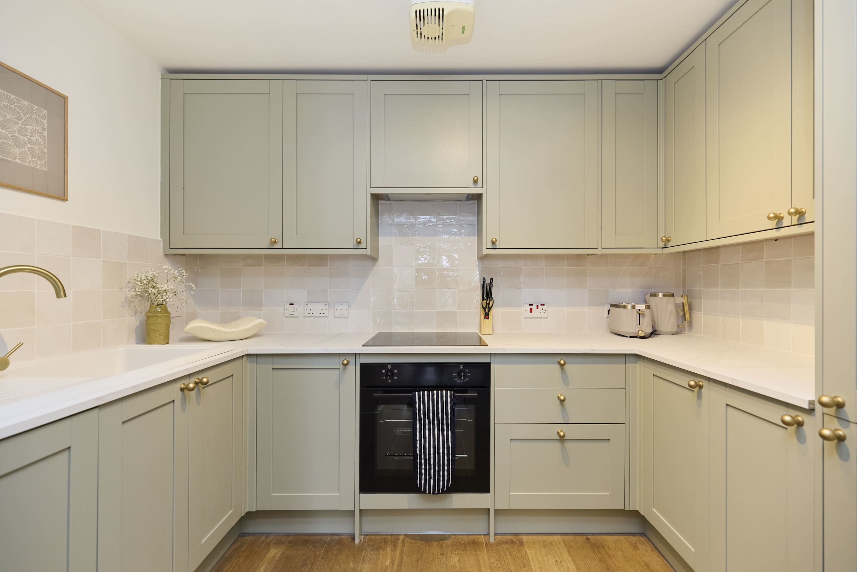 First Act on Fulham Road in Flat 505, Sir Oswald Stoll Mansions, 446 Fulham Road SW6 1DS - Property image 6 - VivreStays