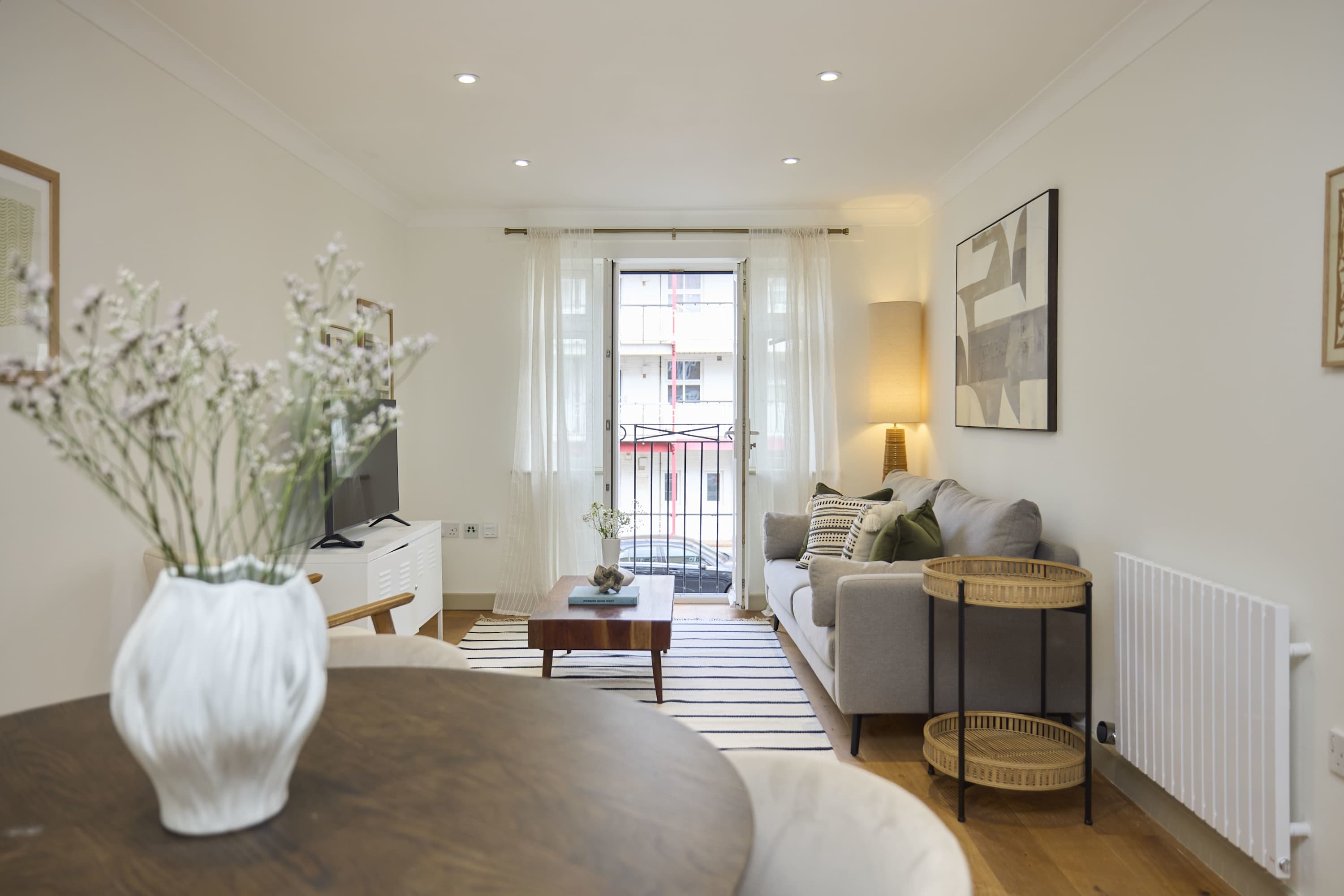 First Act on Fulham Road in Flat 505, Sir Oswald Stoll Mansions, 446 Fulham Road SW6 1DS - Property image 4 - VivreStays