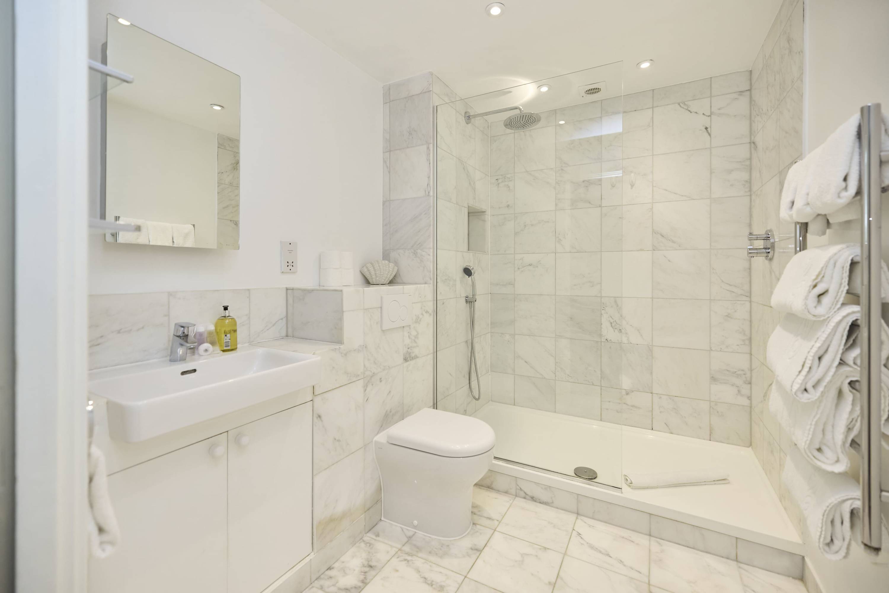 First Act on Fulham Road in Flat 505, Sir Oswald Stoll Mansions, 446 Fulham Road SW6 1DS - Property image 21 - VivreStays