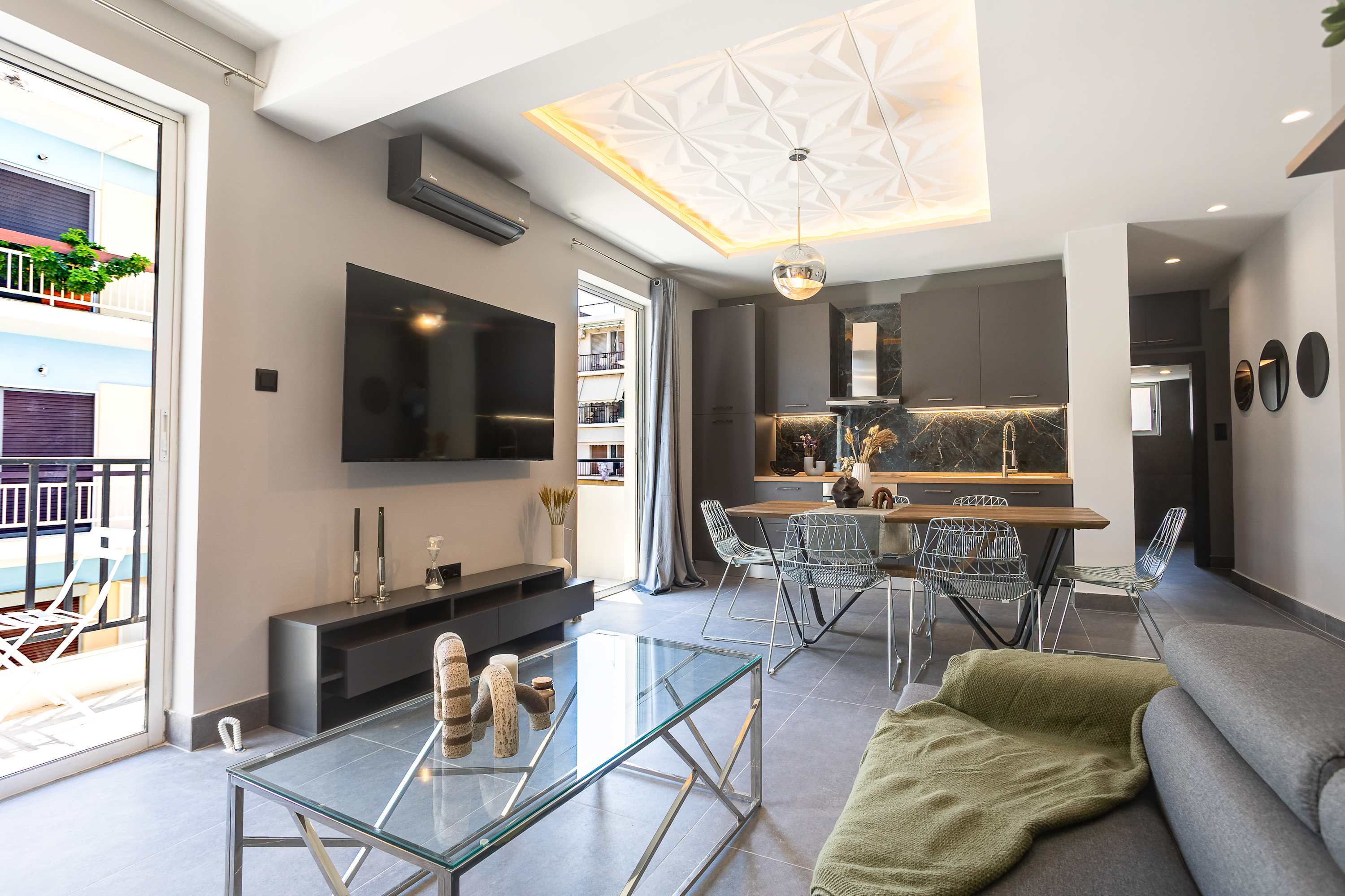 Socrates Suite C4 - Urban Calm by the Sea Kalamata