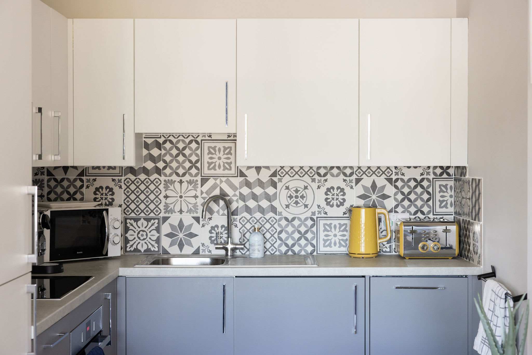 Stylish fully equipped kitchen with modern finishes, ideal for effortless self-catering seaside stays