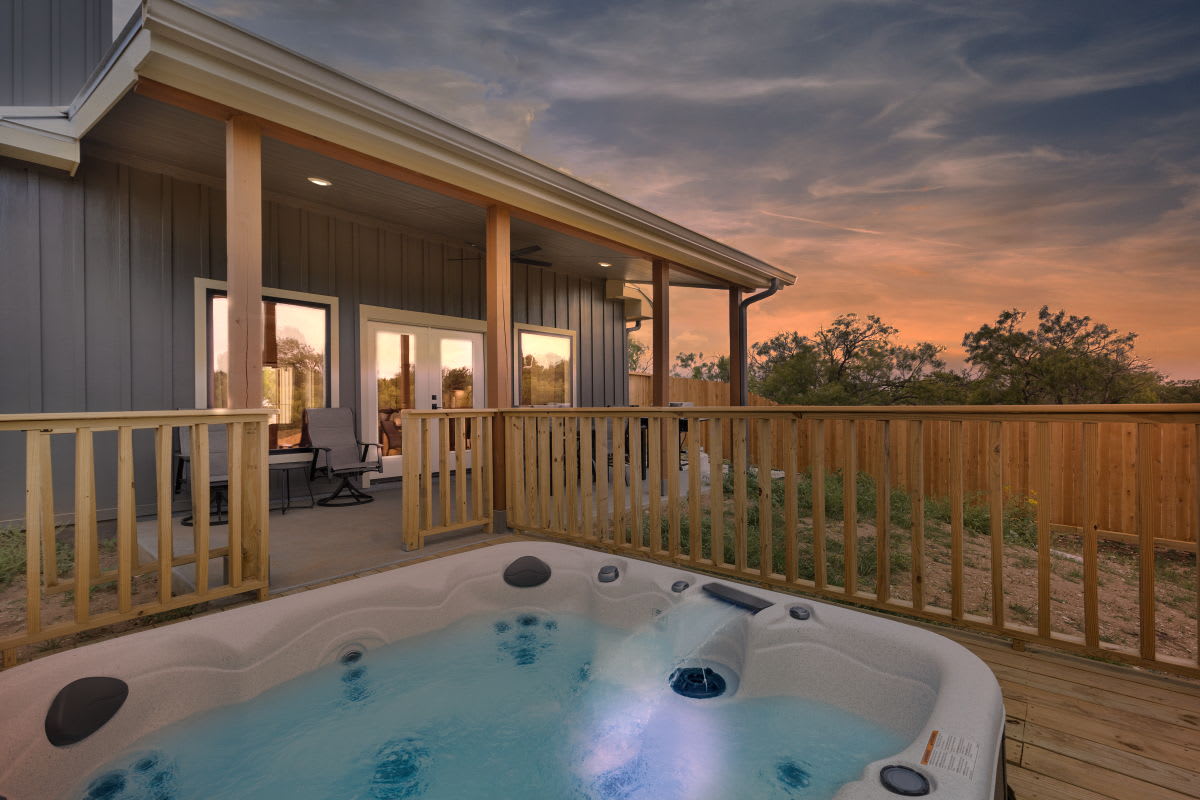 Hill Country Haven - Private Hot Tub & Grill!