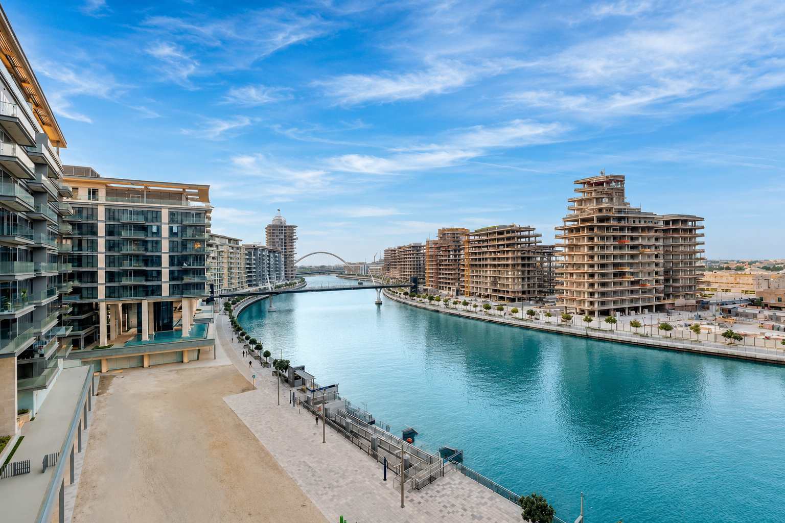 Dubai Luxury: 3-Bedroom Apartment with Views - Image 53