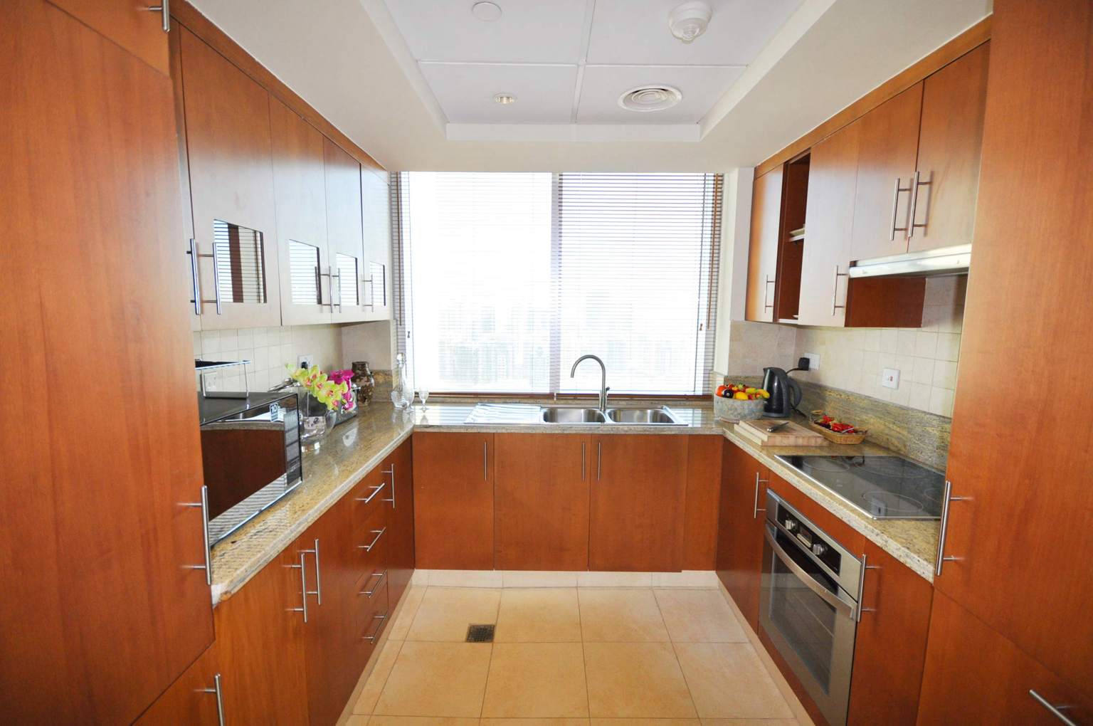 Golf Course Views Apartment in Dubai - Image 11