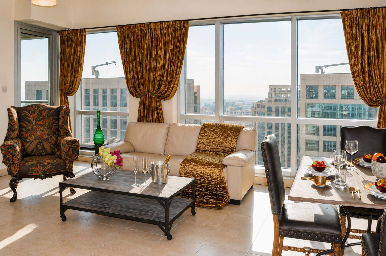 Golf Course Views Apartment in Dubai - Image 6