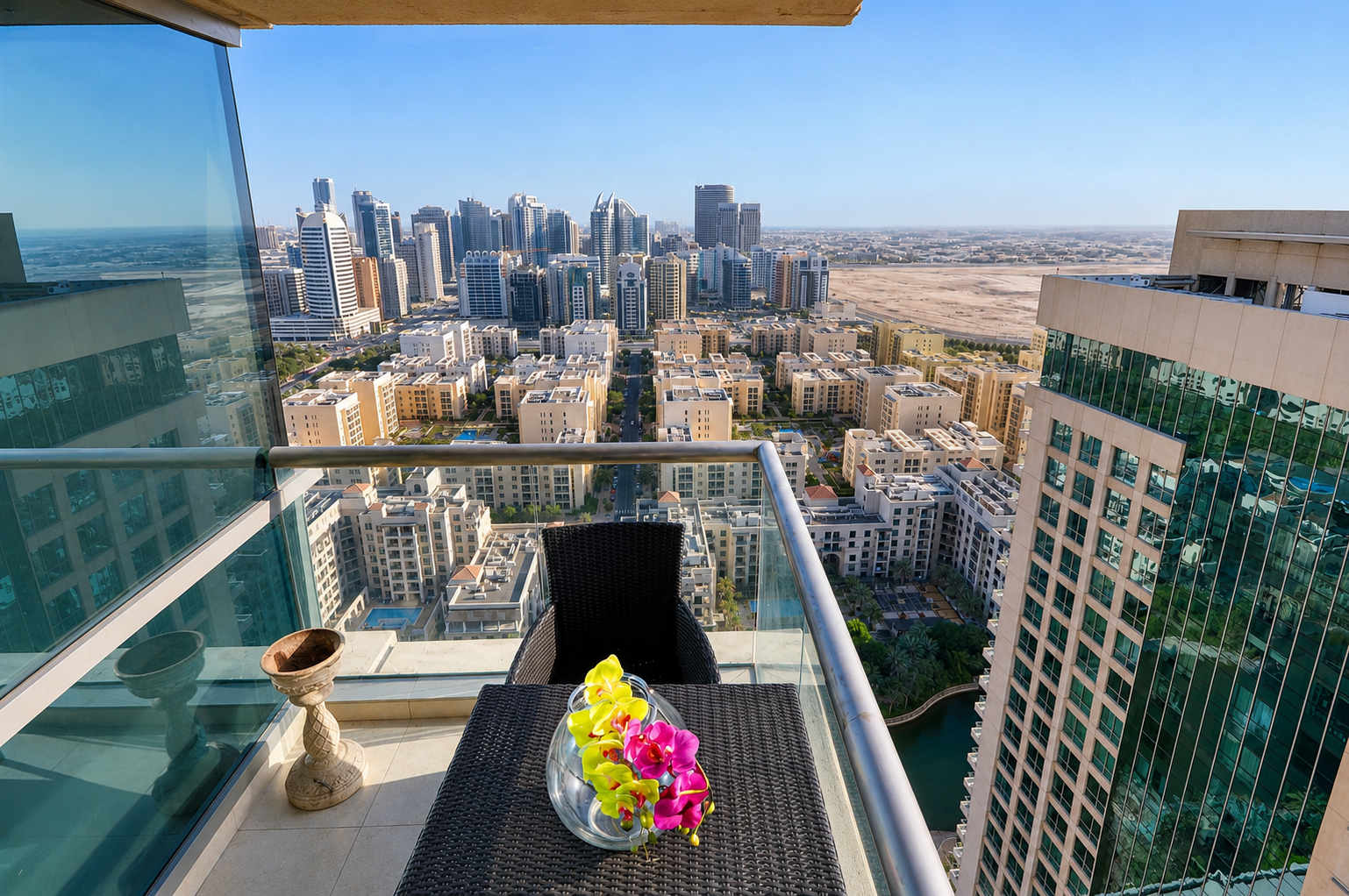 Golf Course Views Apartment in Dubai - Image 12