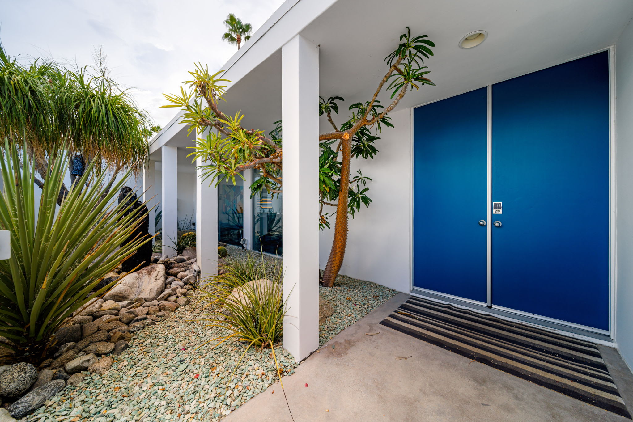 The Bond House in Palm Springs, California by Luxus Vacation Properties