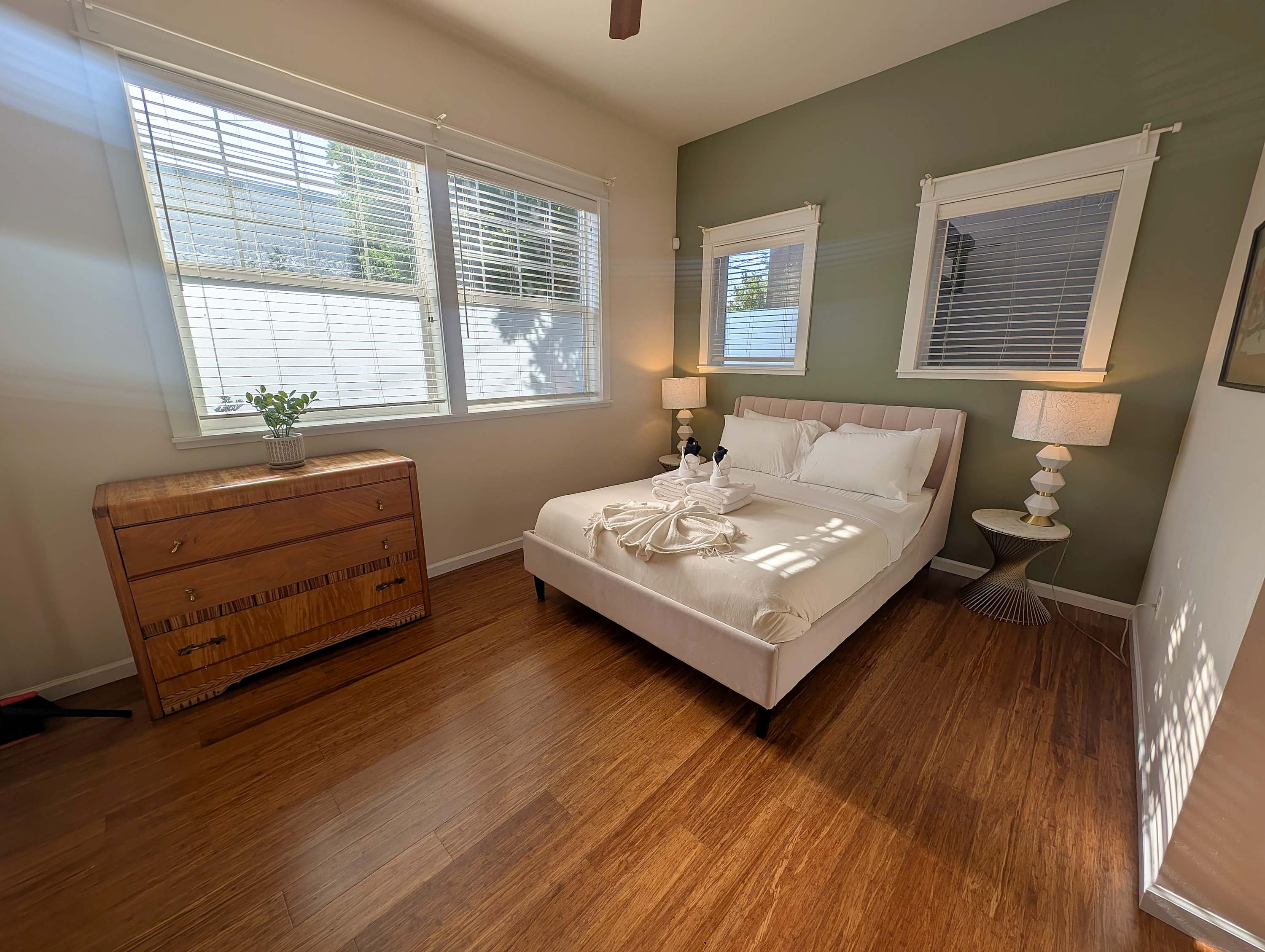 Full Kitchen + Laundry - Portland