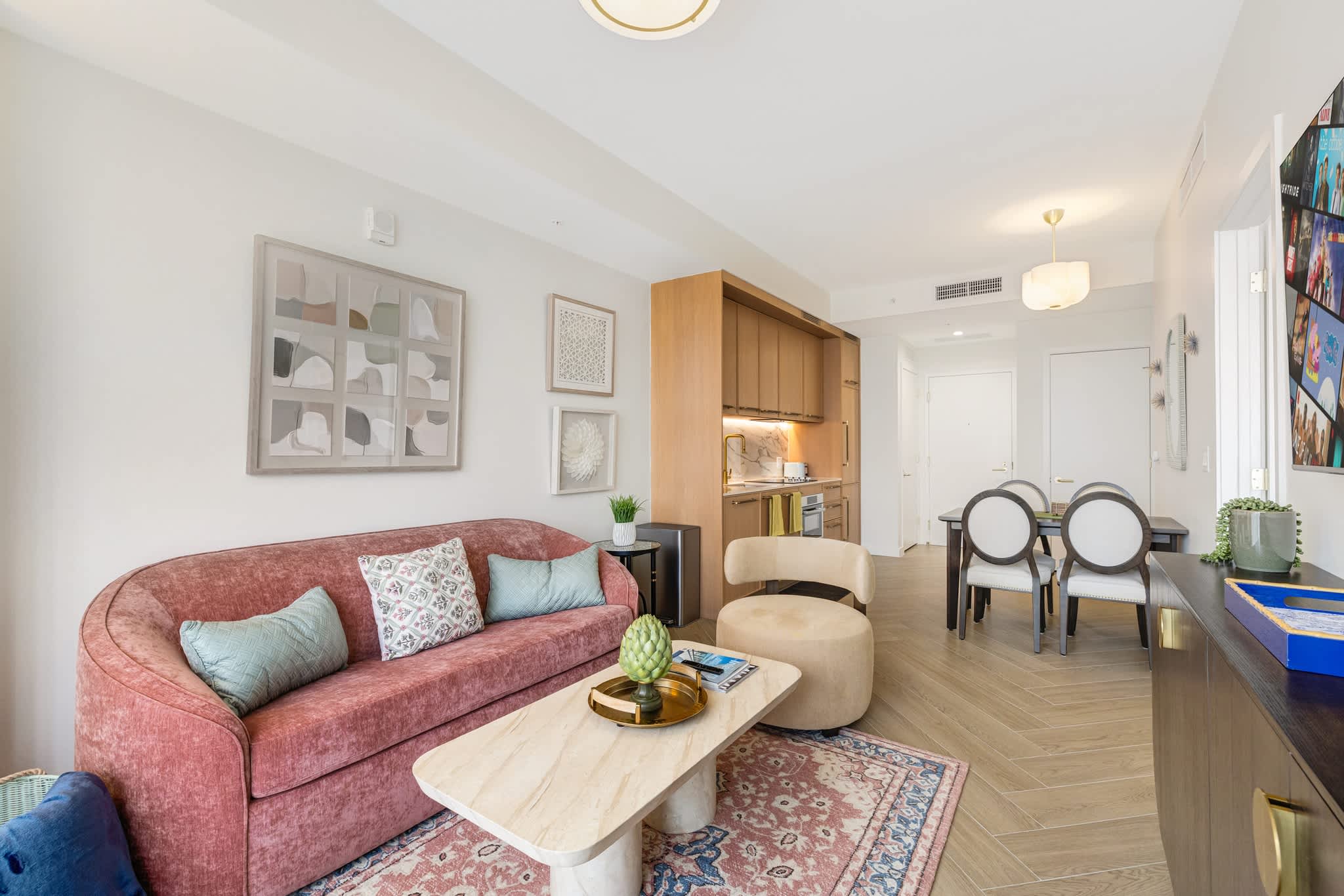 Chic and cozy apartment with a stylish living area and modern kitchen, perfect for a relaxing stay.