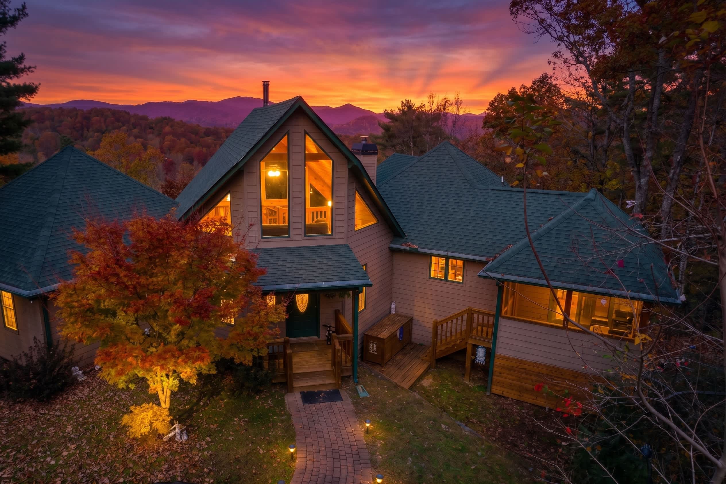STERLING LODGE - LUXURY MOUNTAIN VIEW CABIN in Sautee Nacoochee, GA