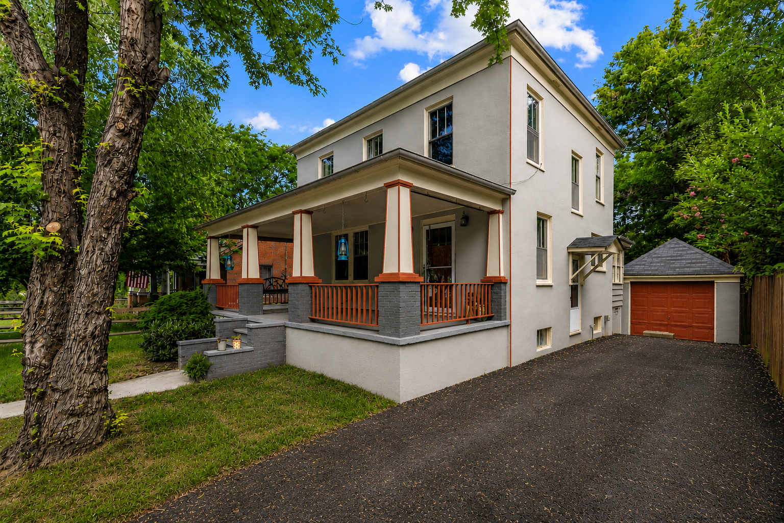 The property offers on-site parking for 4 vehicles, making it easy for families and groups to arrive and stay comfortably. Ample driveway space allows for convenient unloading and easy in-and-out access throughout your stay.
