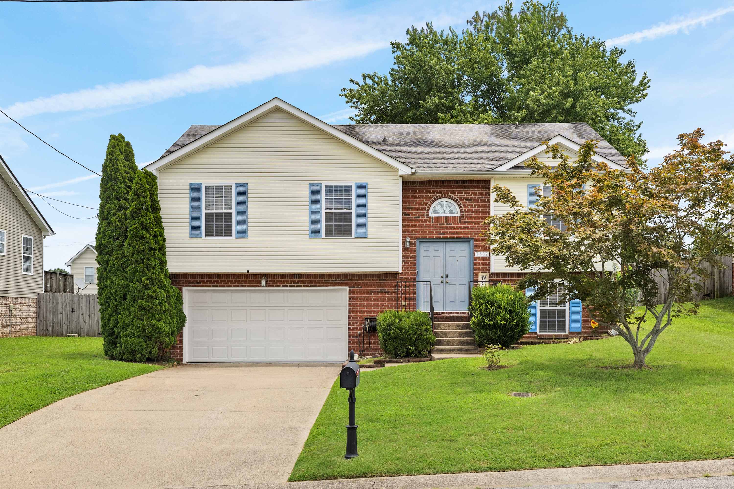 Cozy Family Retreat Near Fort Campbell, Sleeps 8 - Clarksville, TN