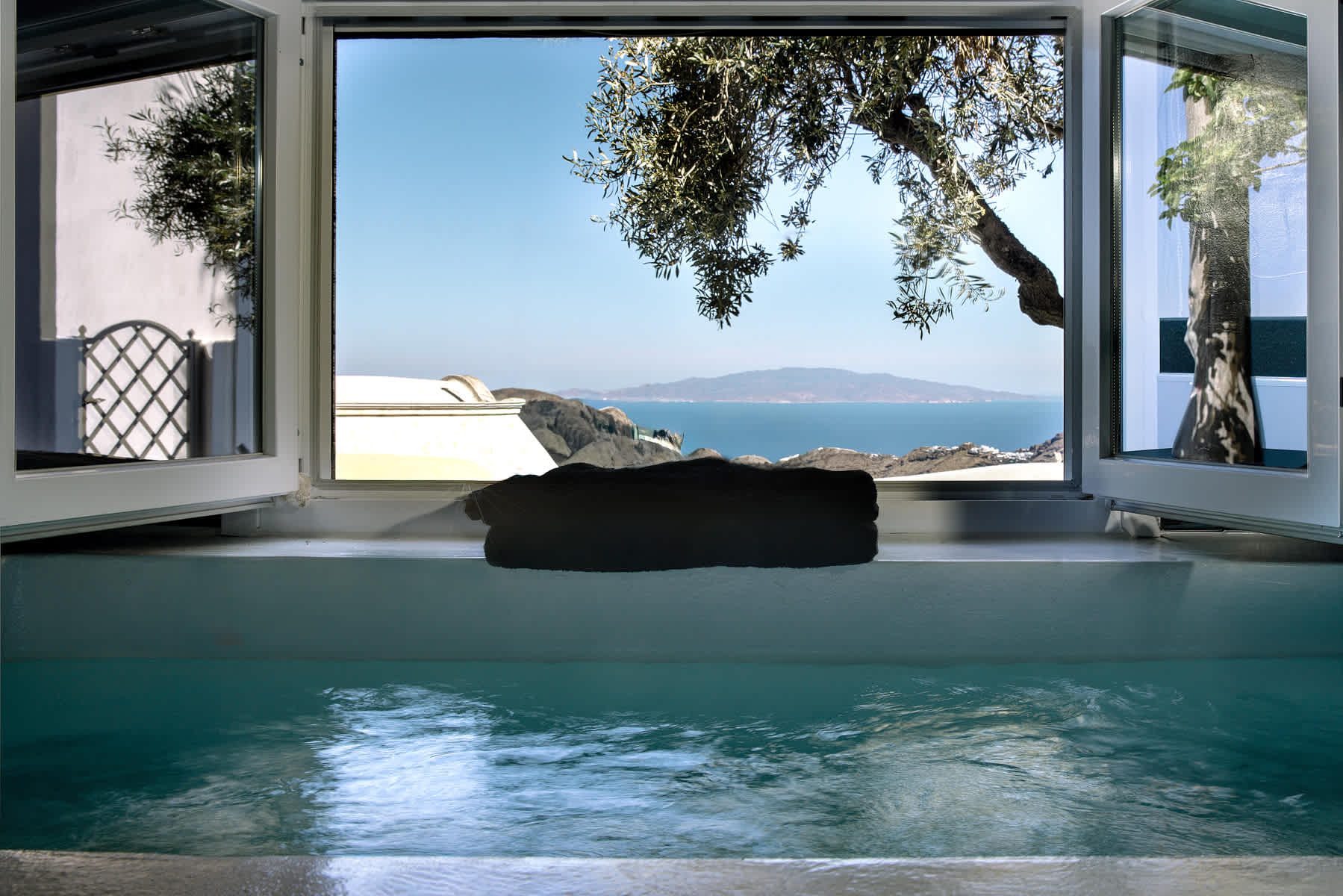Grande Studio with Jacuzzi Nea Premium Residences — Imerovigli, South Aegean — vacation rental