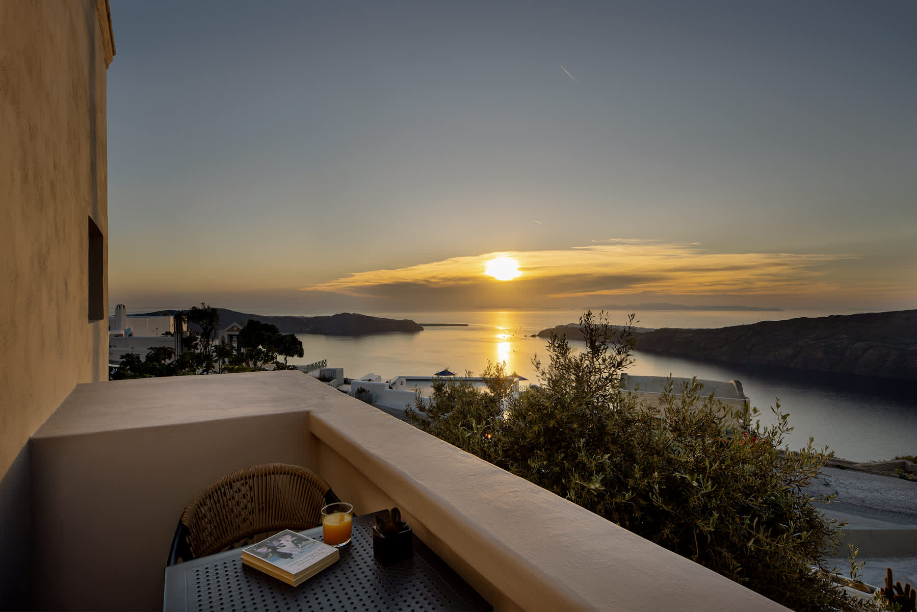 Honeymoon Suite with Jacuzzi Nea Premium Residences — Imerovigli, South Aegean — vacation rental
