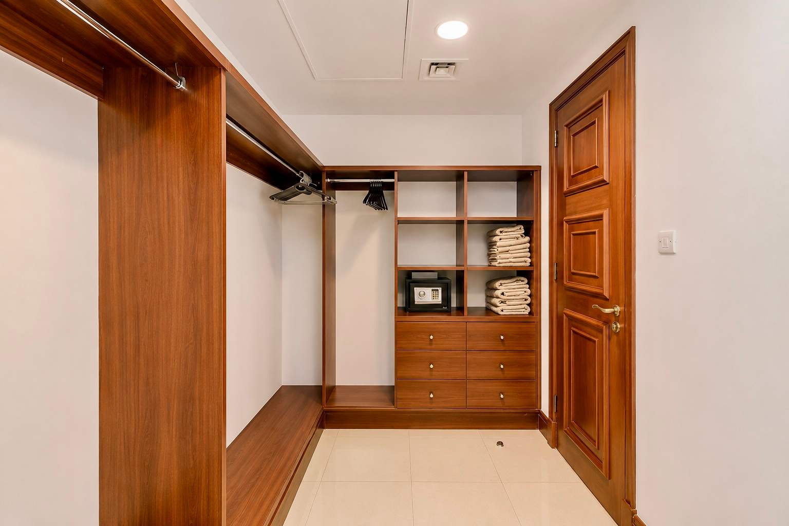 Palm Jumeirah Beach Access Apartment - Image 14