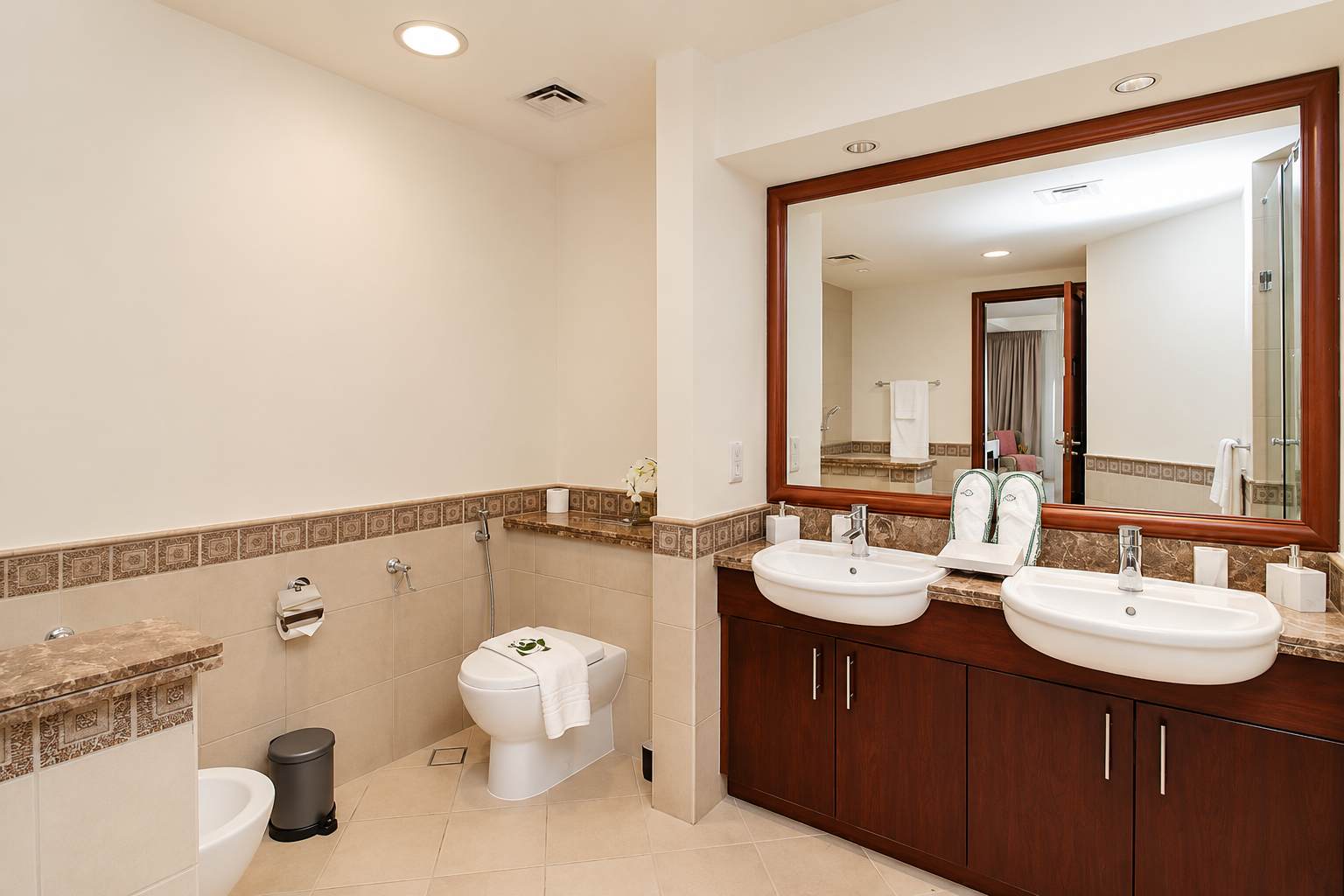 Palm Jumeirah Beach Access Apartment - Image 16