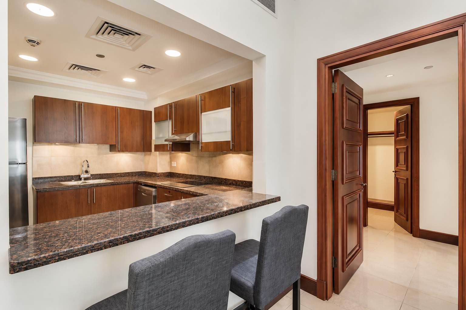 Palm Jumeirah Beach Access Apartment - Image 6